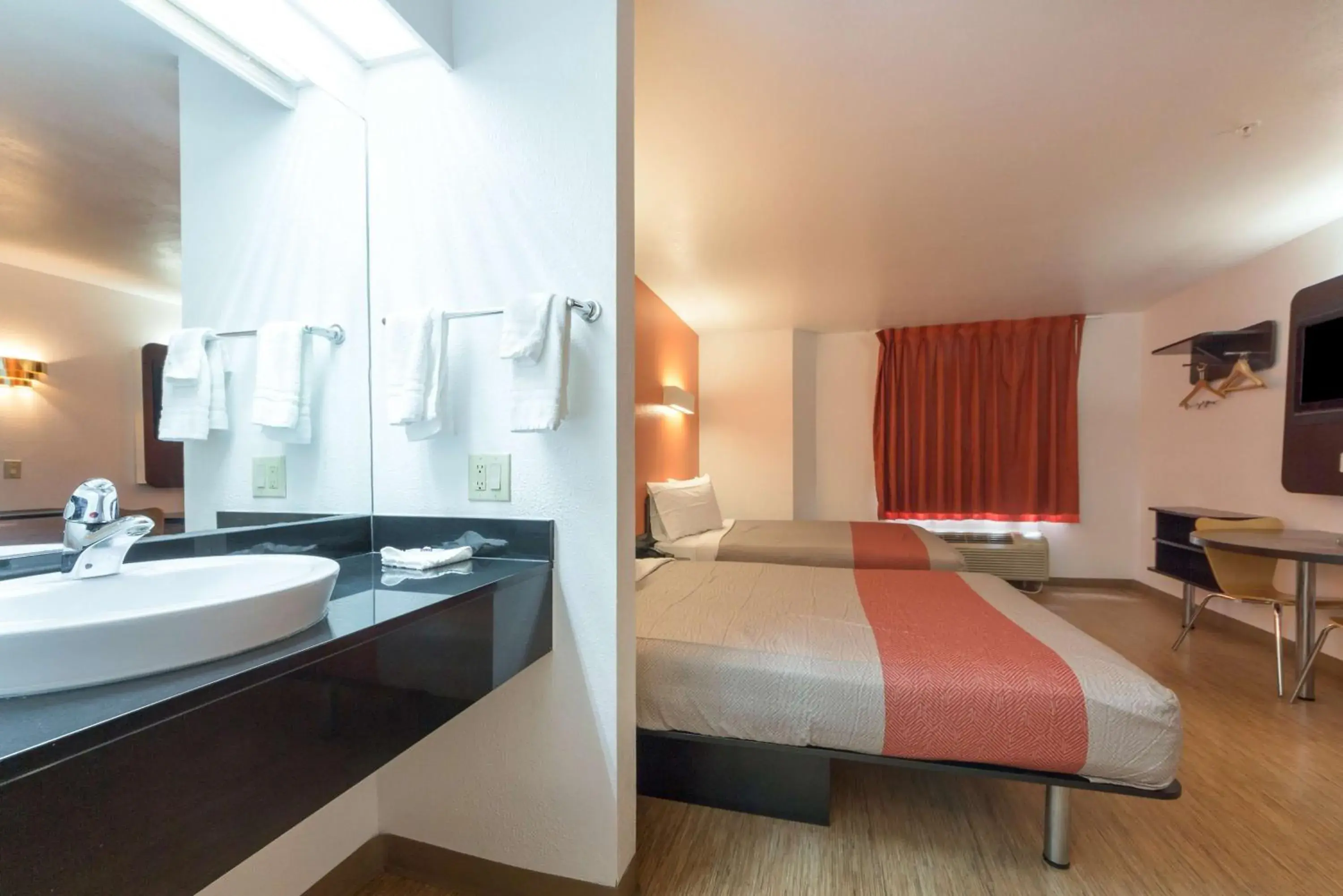 Quadruple Room - single occupancy - Smoking in Motel 6-Dallas, TX - Northeast Quadruple Room - single occupancy - Smoking in Motel 6-Dallas, TX - Northeast