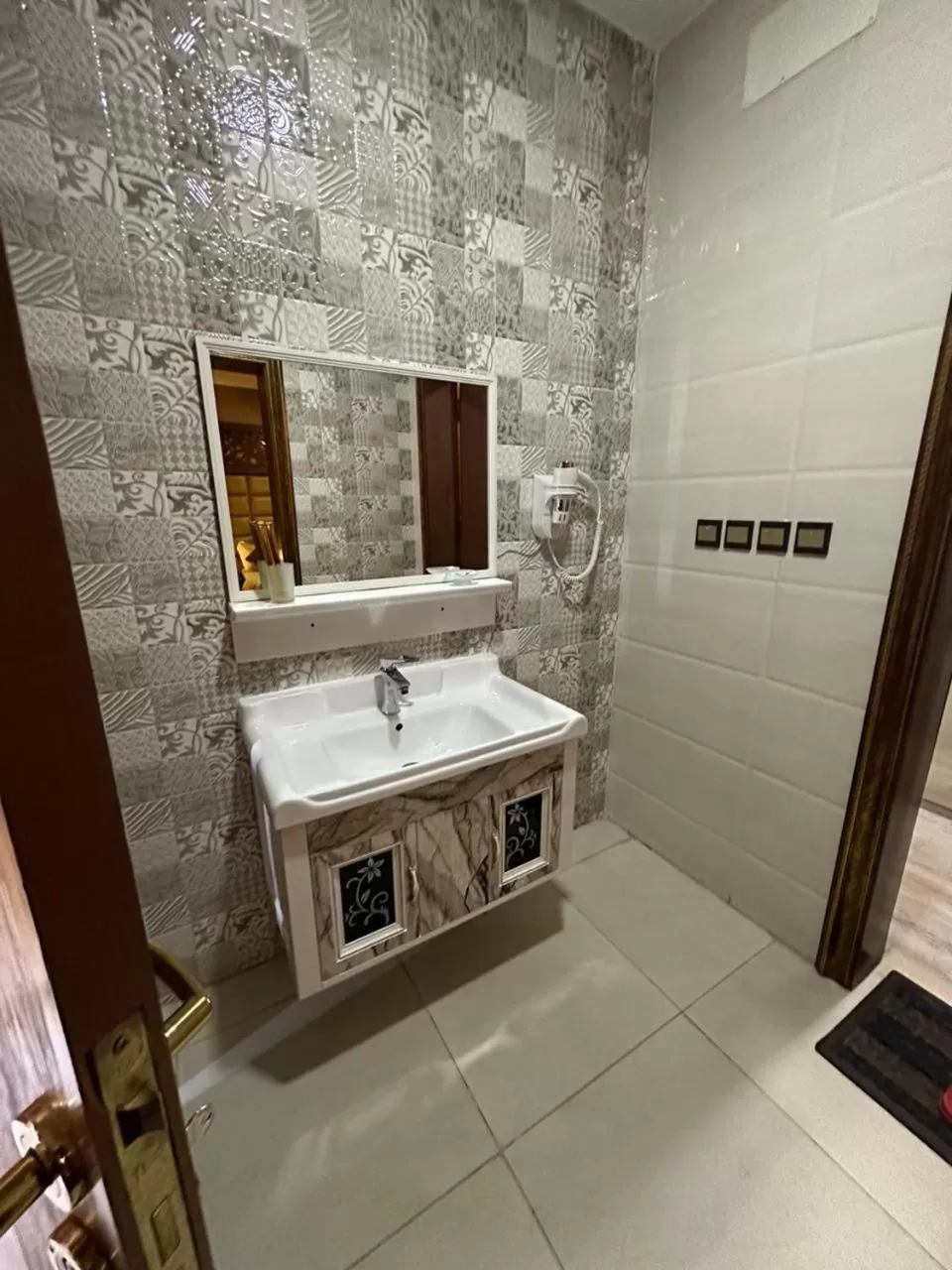Bathroom in Leen Serviced Apartments