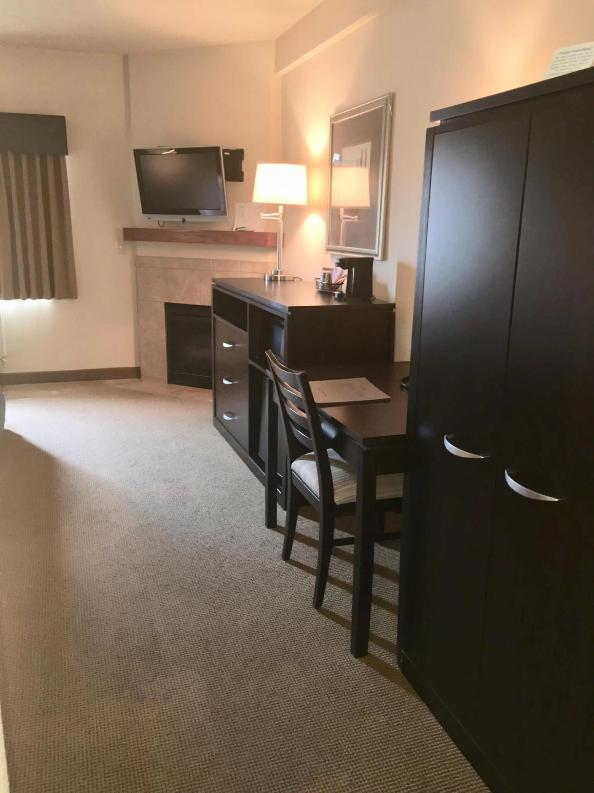 AmericInn by Wyndham Monmouth