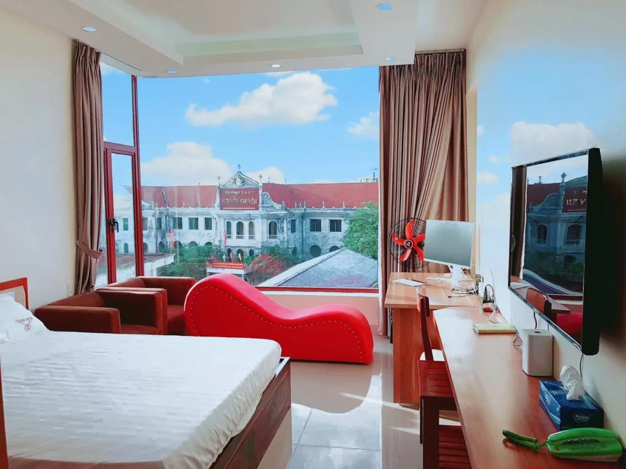 Bedroom, Bed in Ruby Hotel