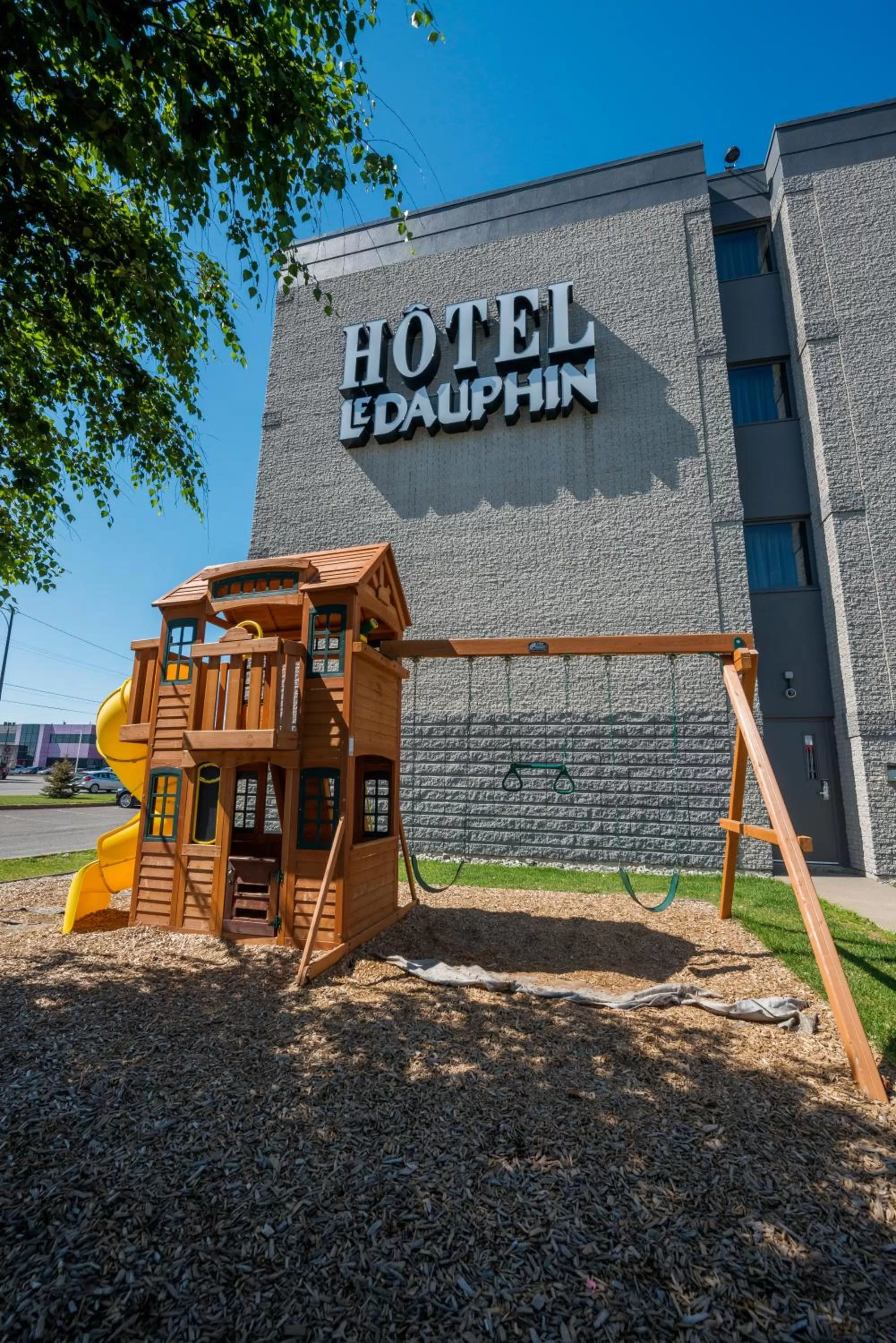 Facade/entrance in Hôtel & Suites Le Dauphin Québec