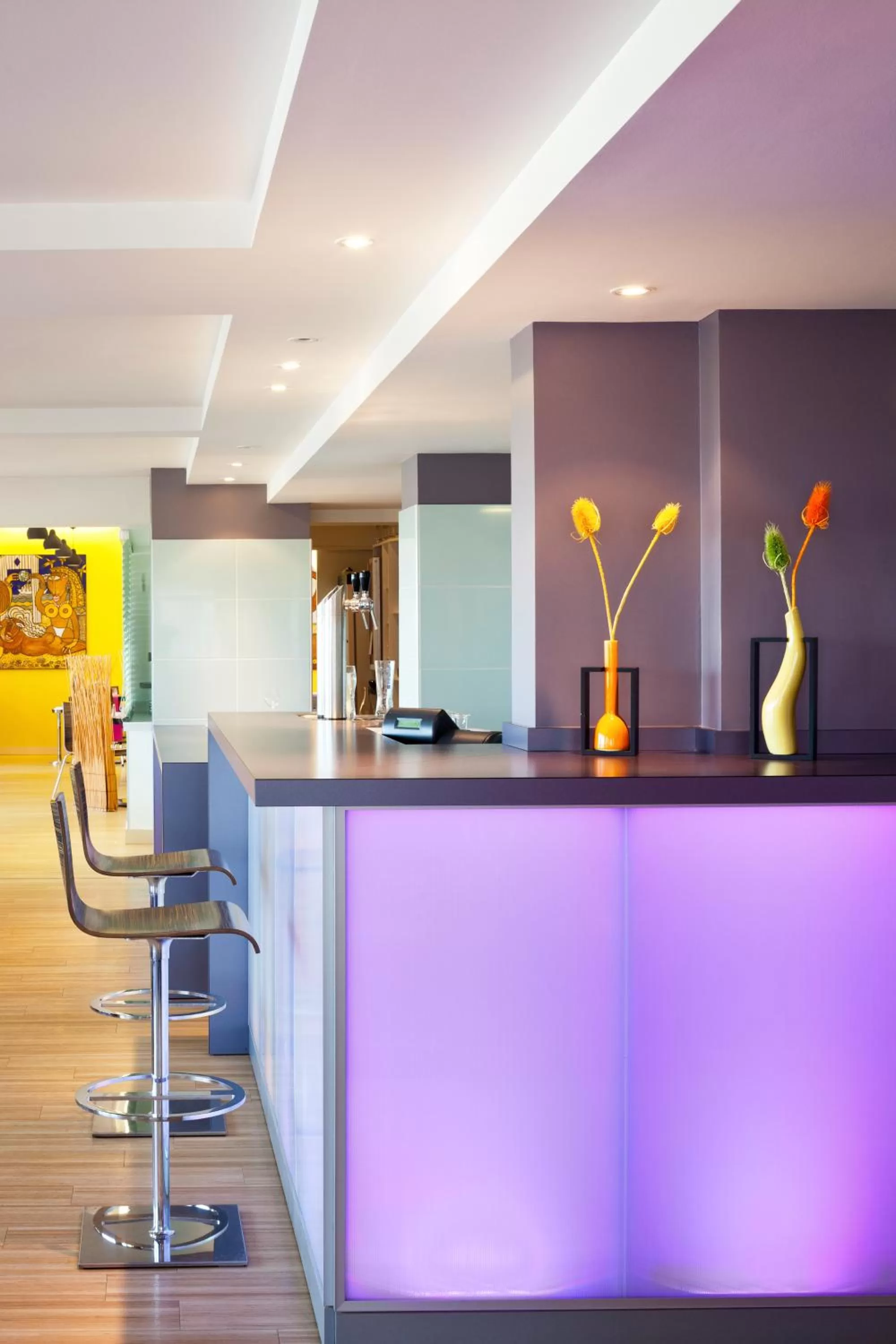 Lounge or bar in ibis Styles Ouistreham