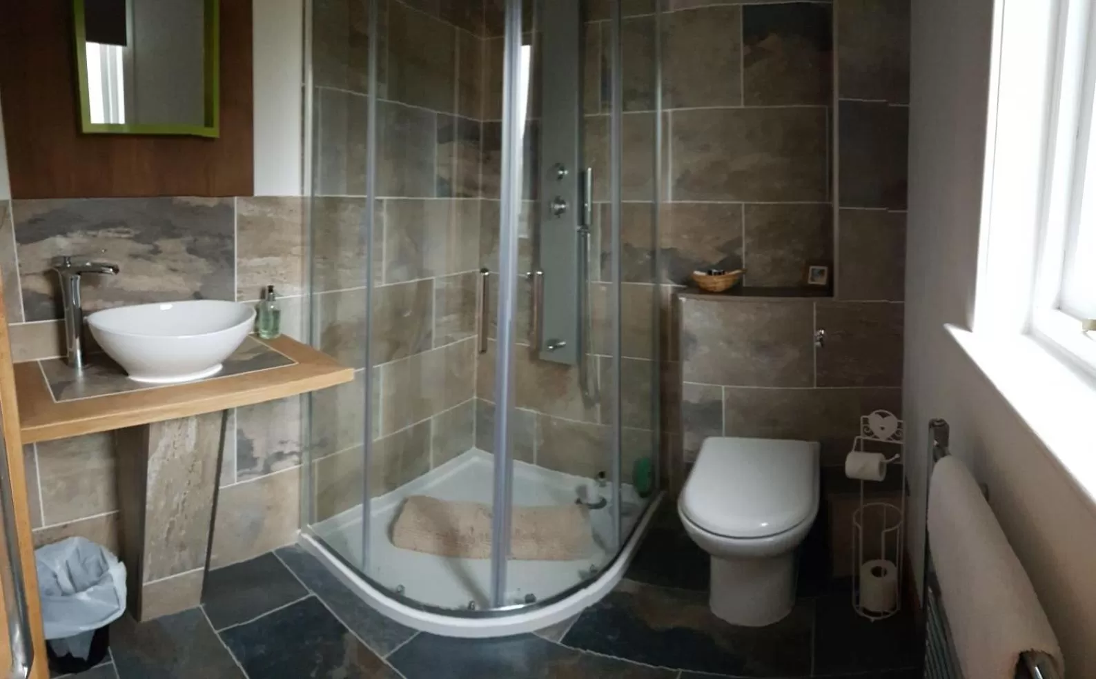 Shower in The Ship Inn