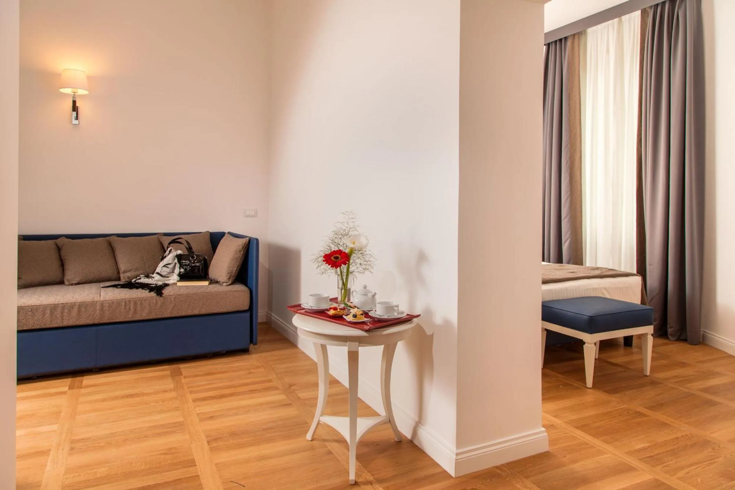 Living room in Floris Hotel