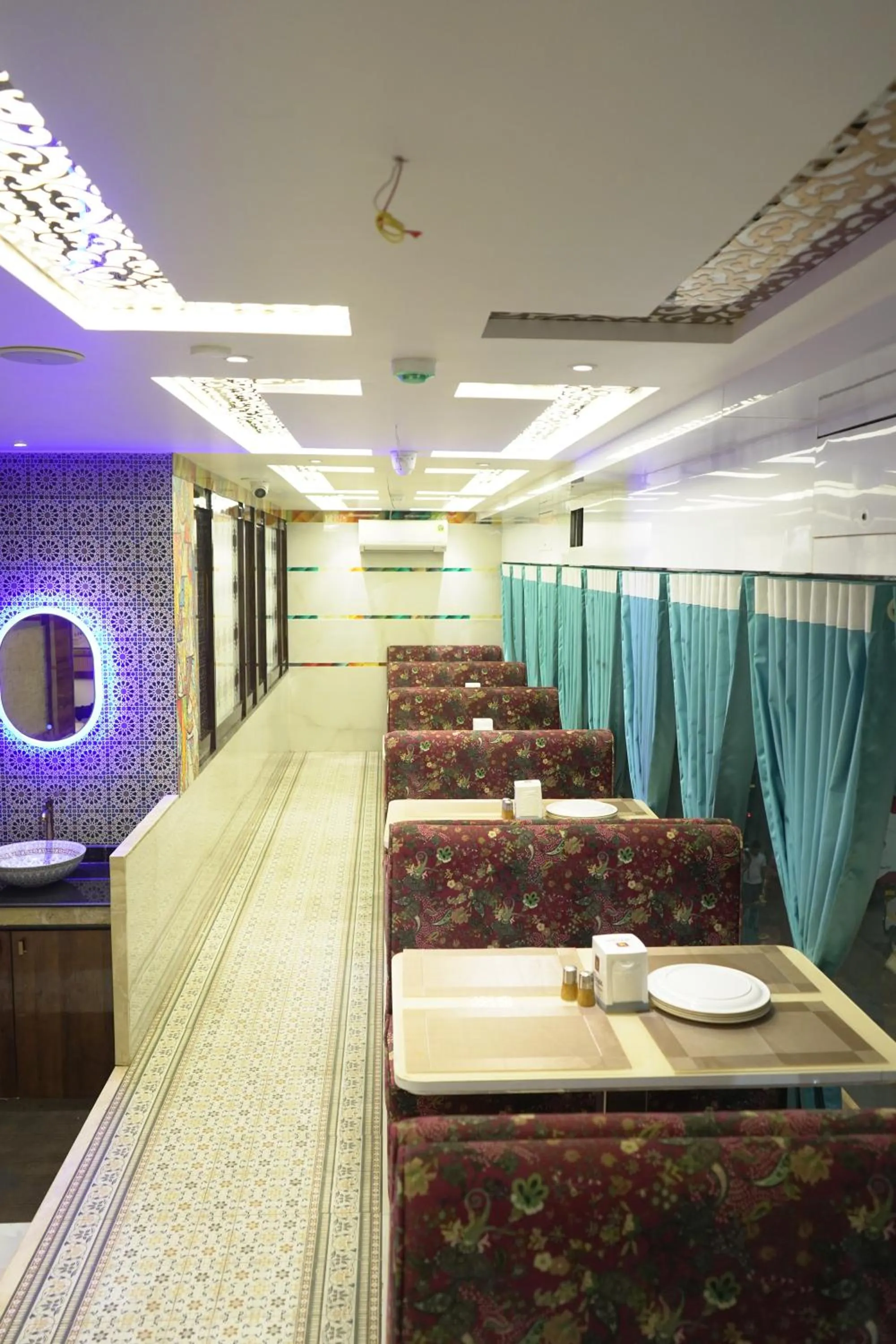 Restaurant/places to eat in Hotel City View