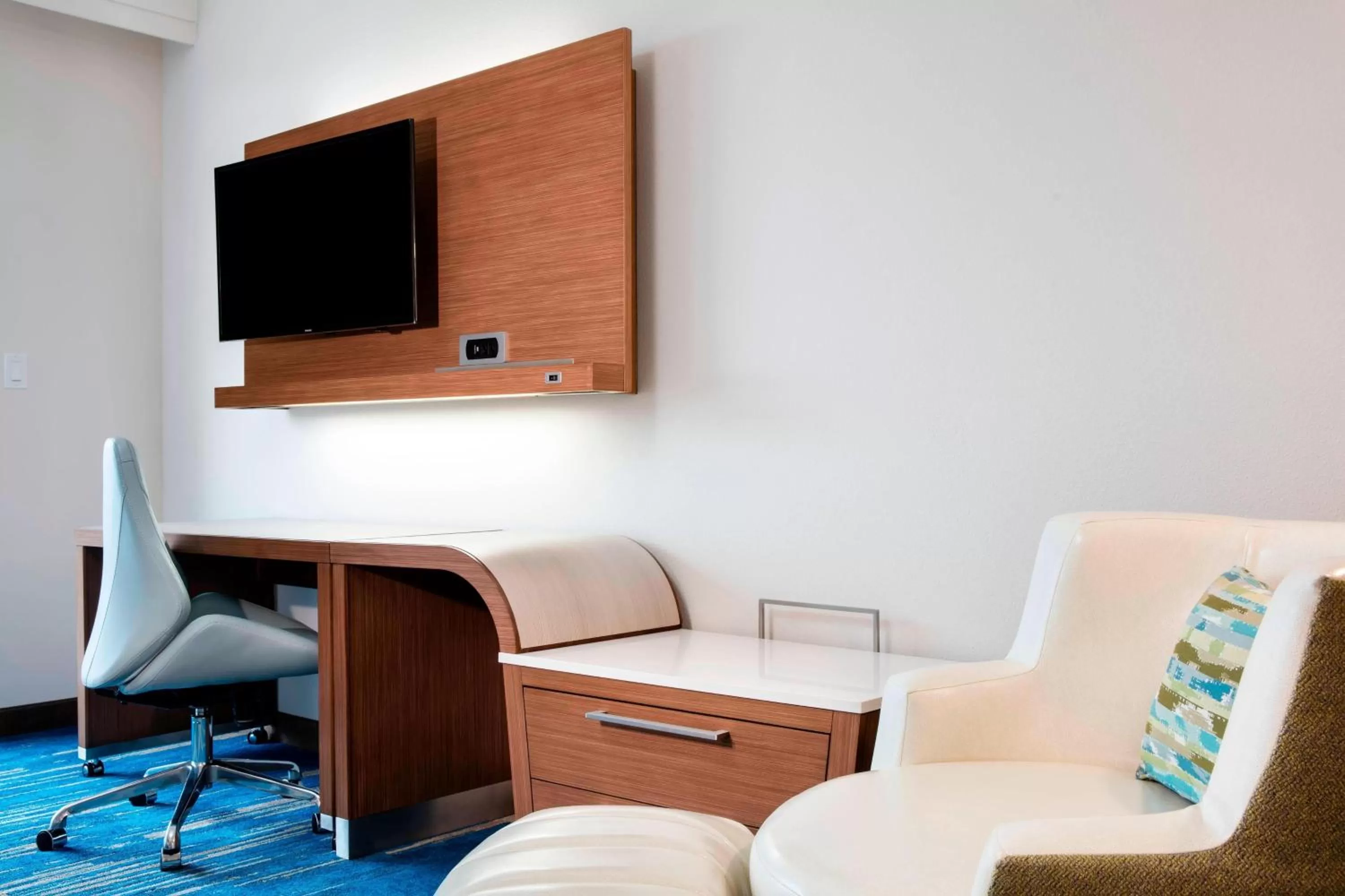 Photo of the whole room in Courtyard by Marriott Faro Blanco Resort