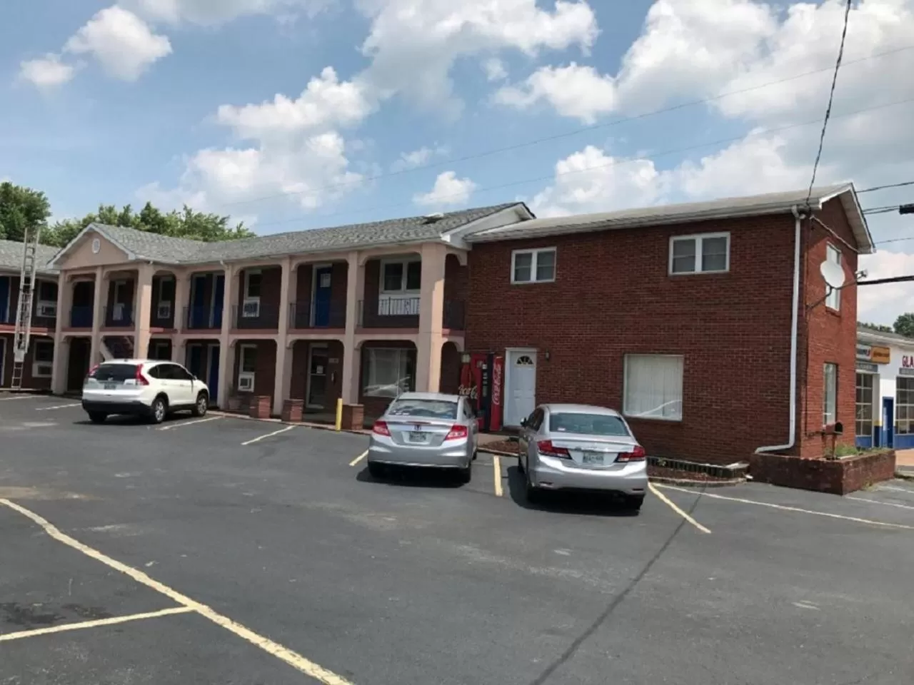 Property Building in Towne Inn