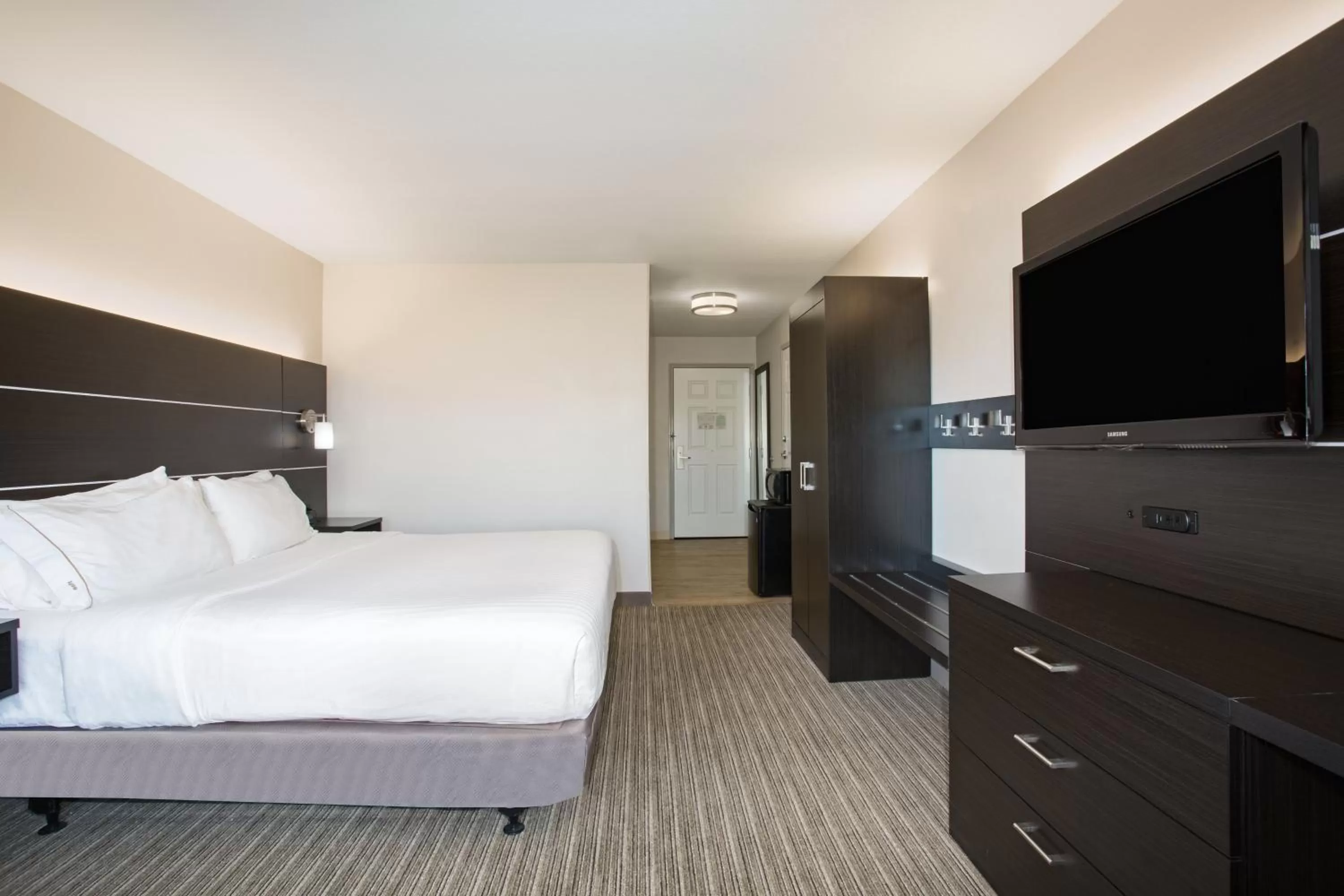 Photo of the whole room, Bed in Holiday Inn Express Hotel & Suites Fort Collins by IHG