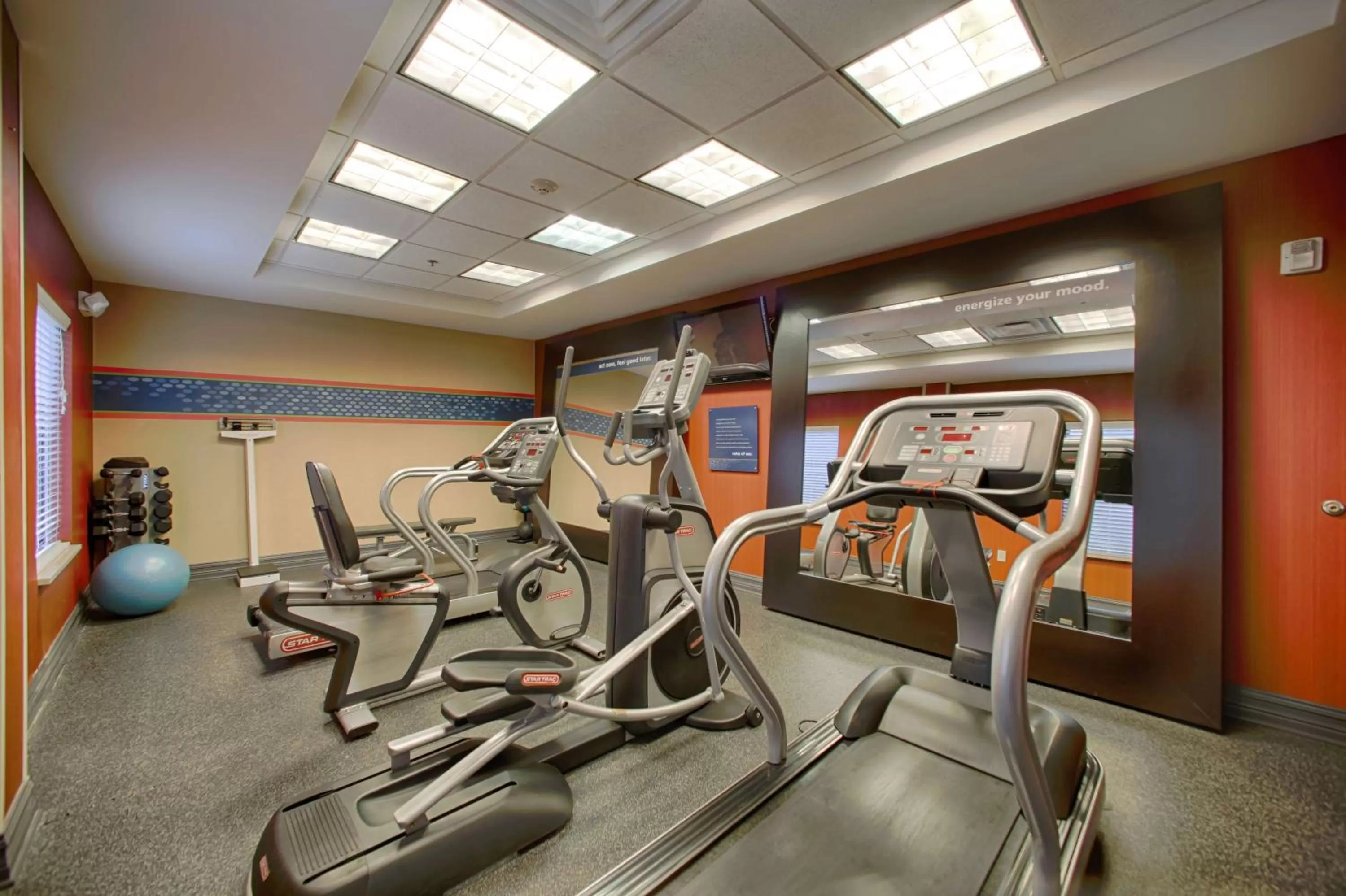 Fitness centre/facilities in Hampton Inn Atlanta-Canton