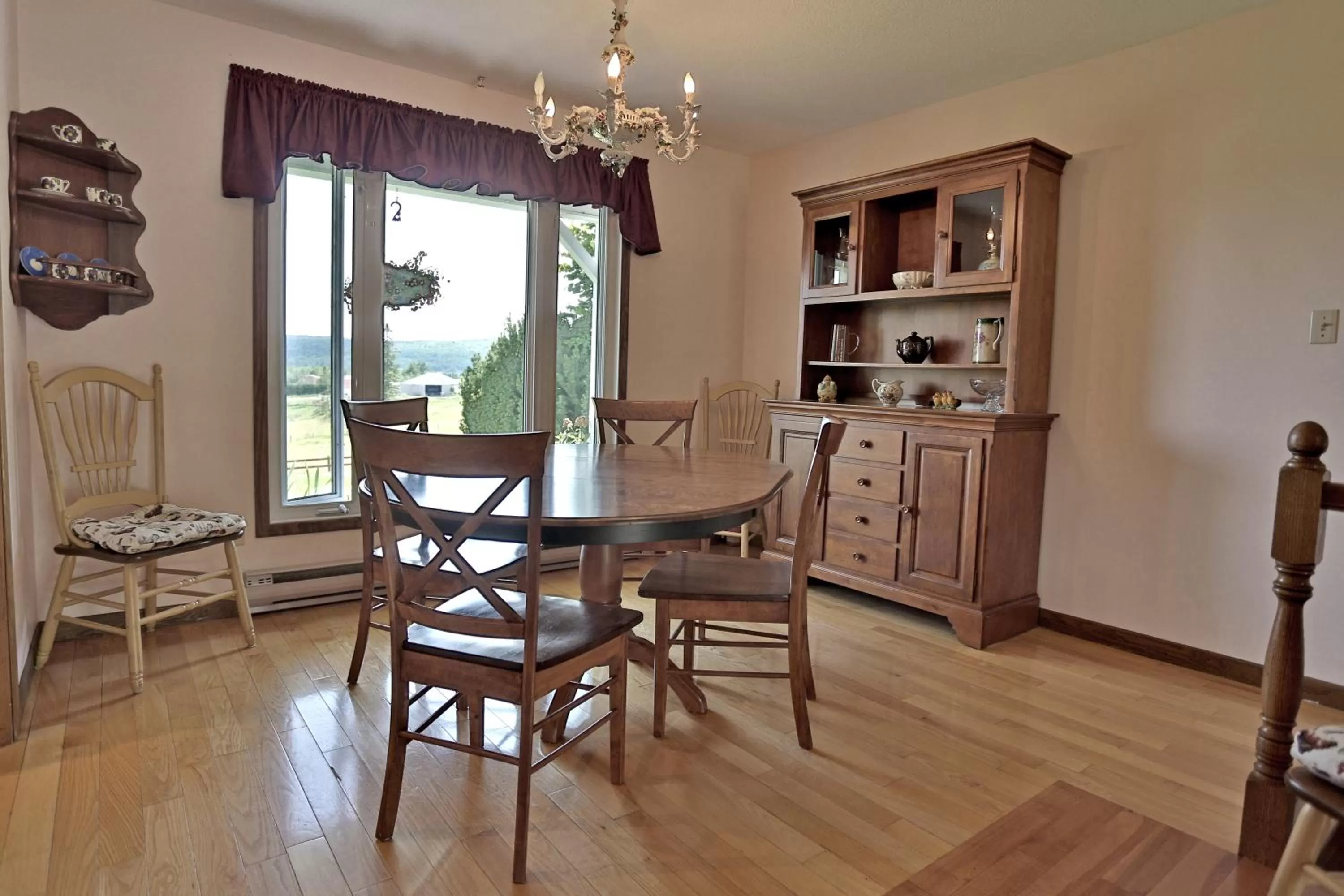 Dining Area in Ranch St-Hubert