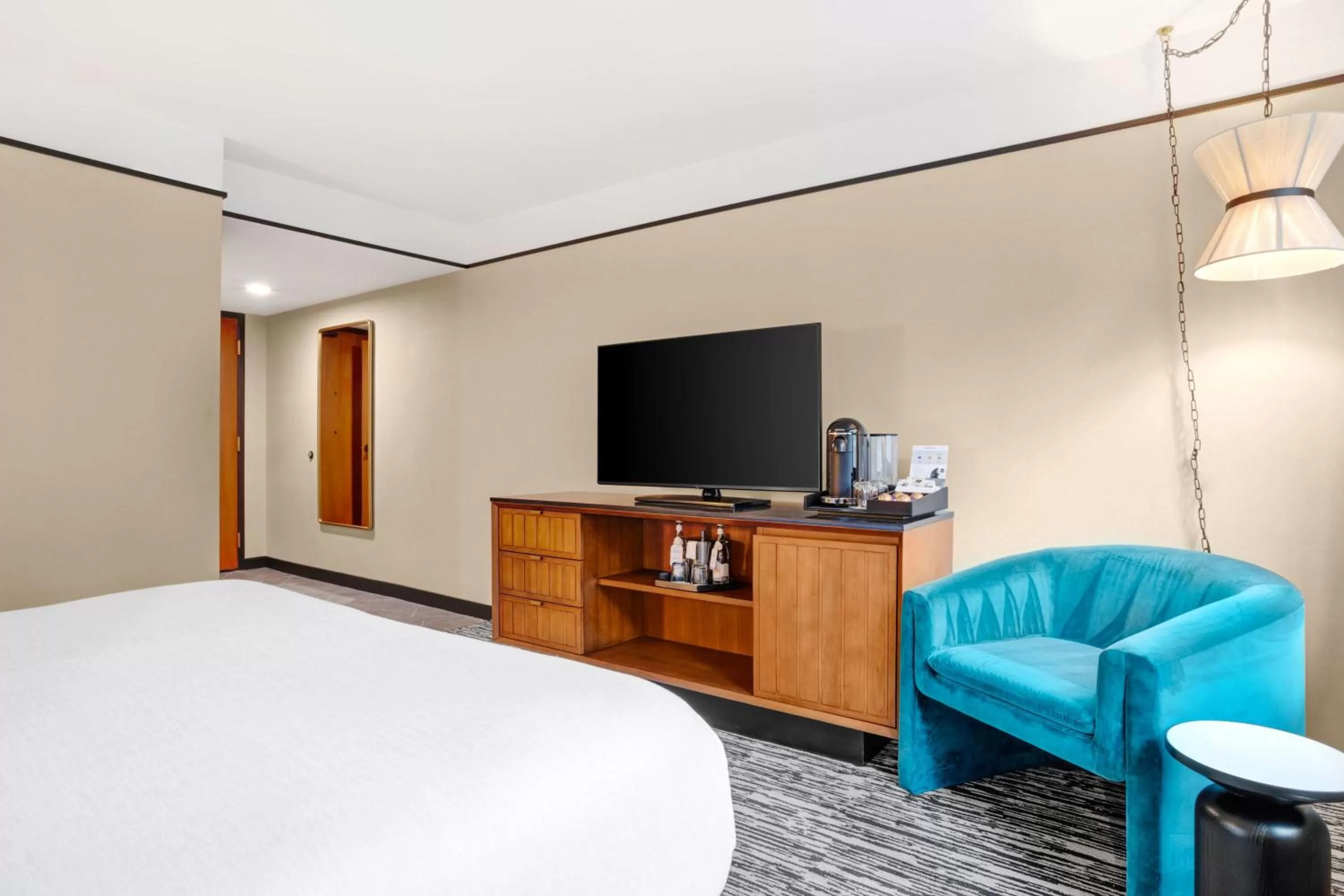 Bedroom, Bed in Hotel Indigo - Minneapolis Downtown by IHG