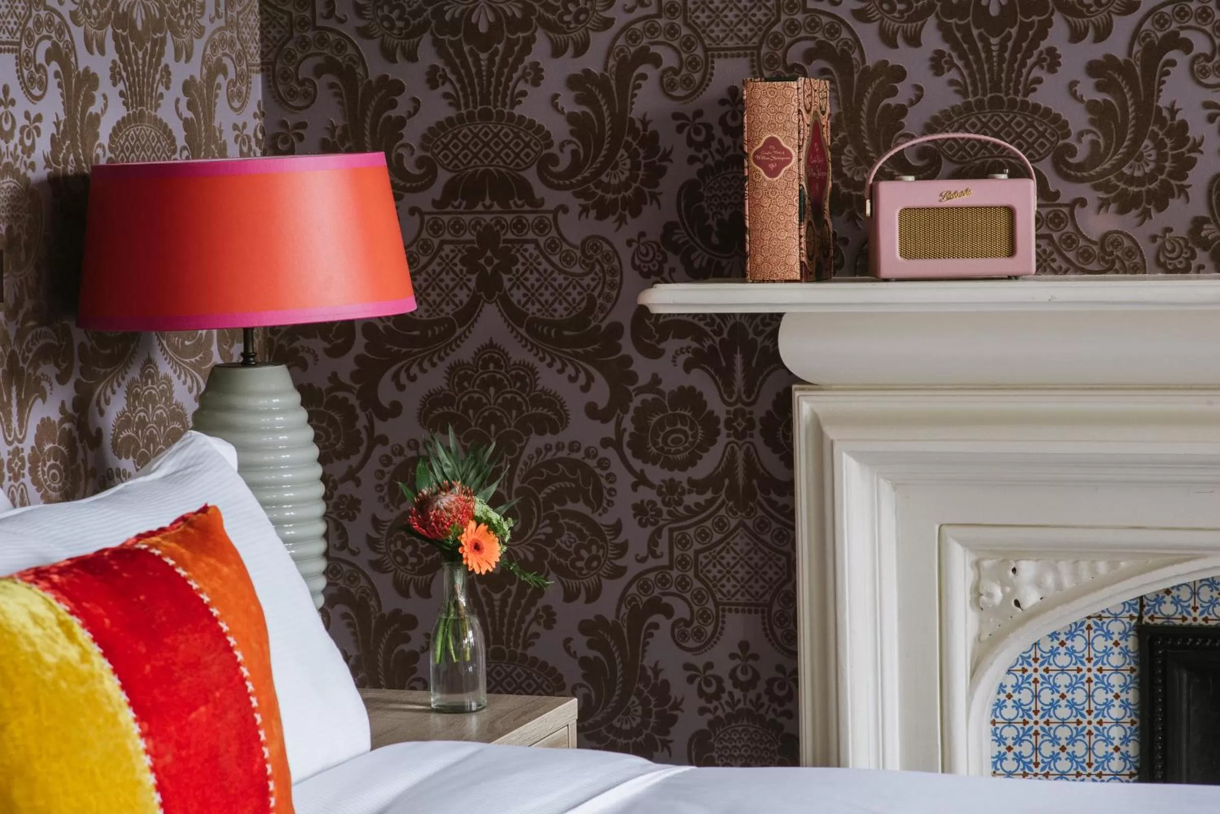 Seating area, Bed in Pendley Manor