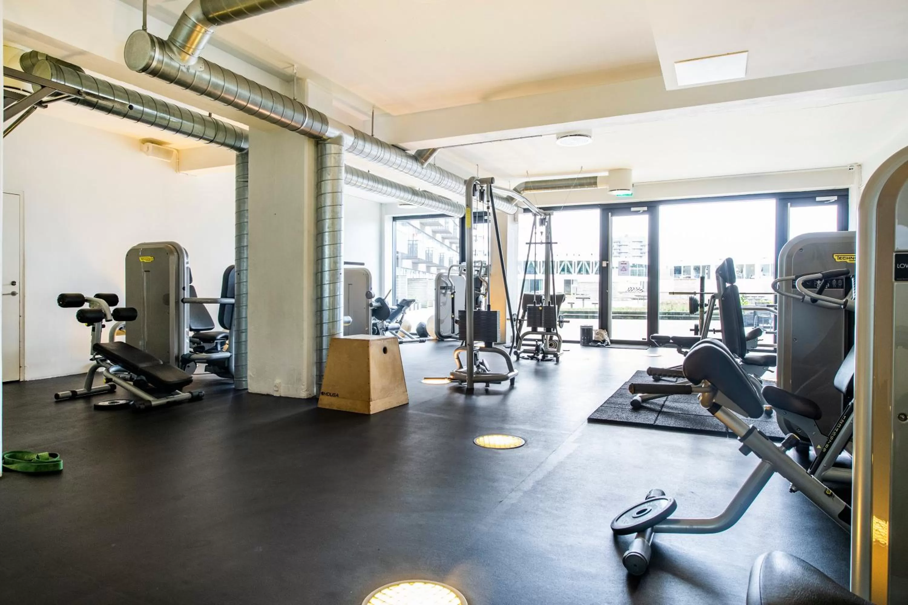 Fitness centre/facilities, Fitness Center/Facilities in By The Pier apartments - Into This Place