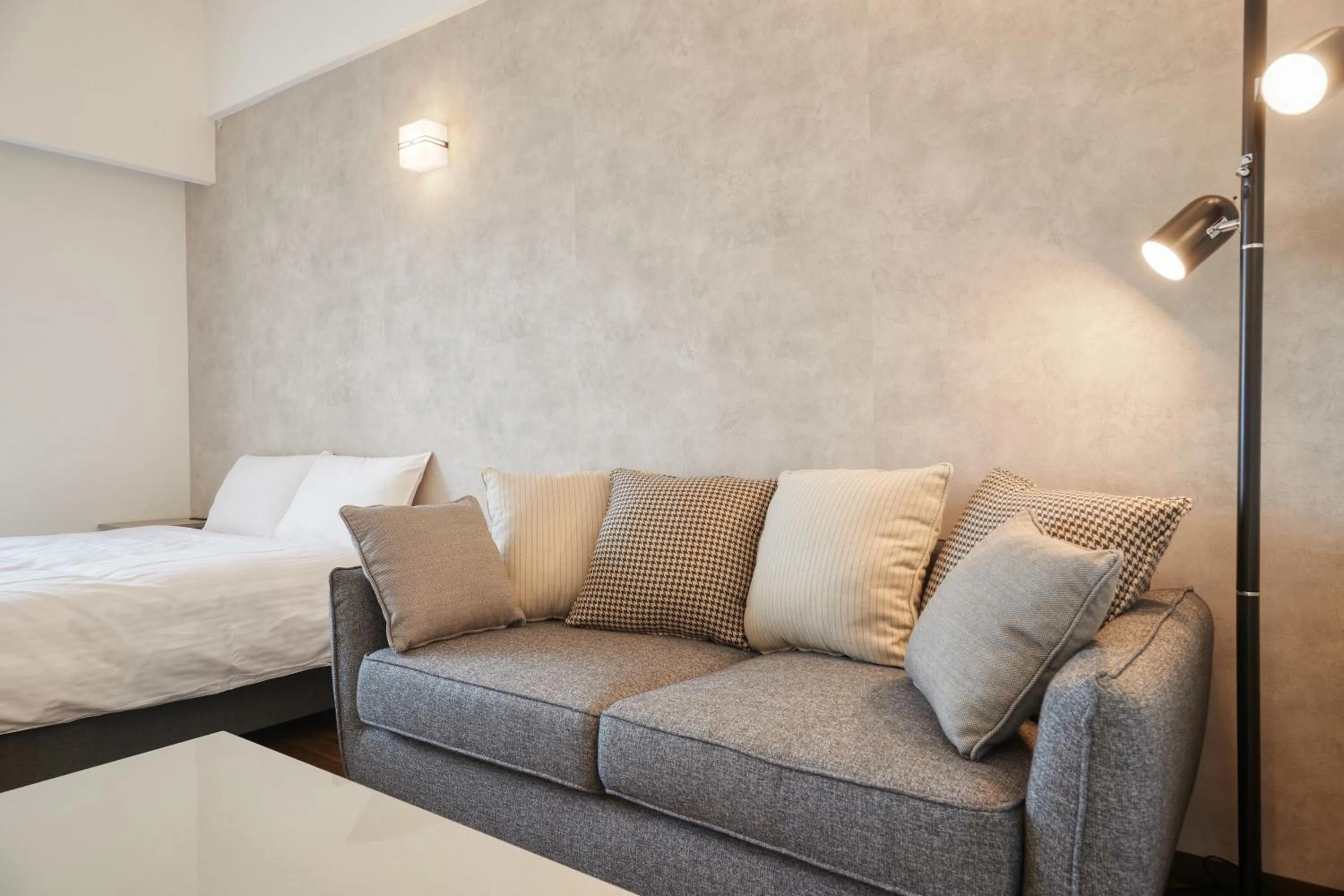 Photo of the whole room, Bed in New Normal Hotel in NAMINOUE ニューノーマルホテルイン波の上