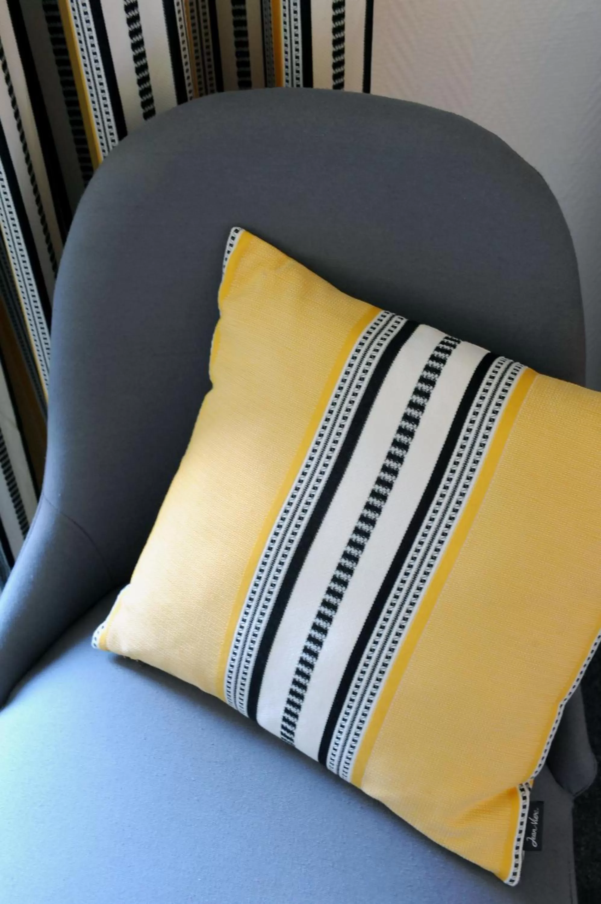 Decorative detail, Bed in Logis Hôtel du Chêne