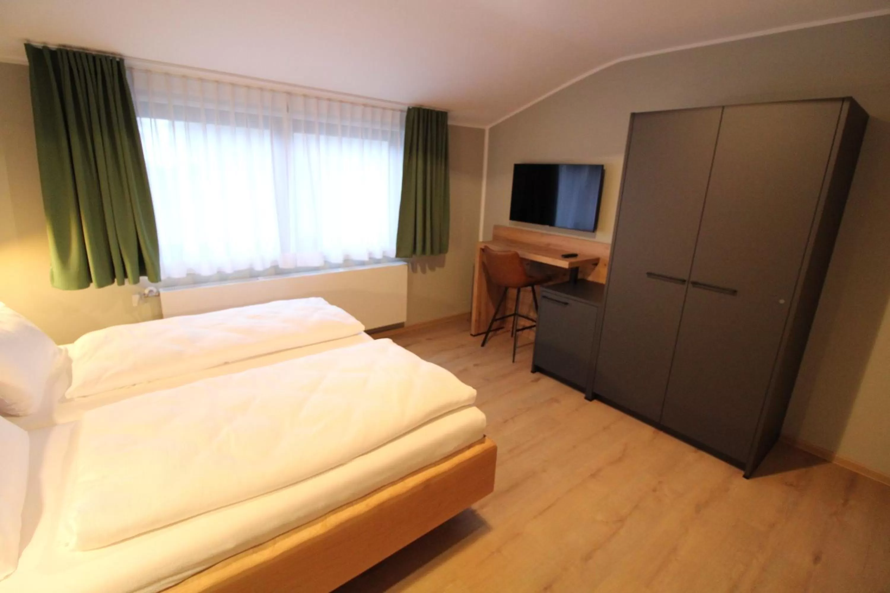 Bed in DER Hirsch Hotel