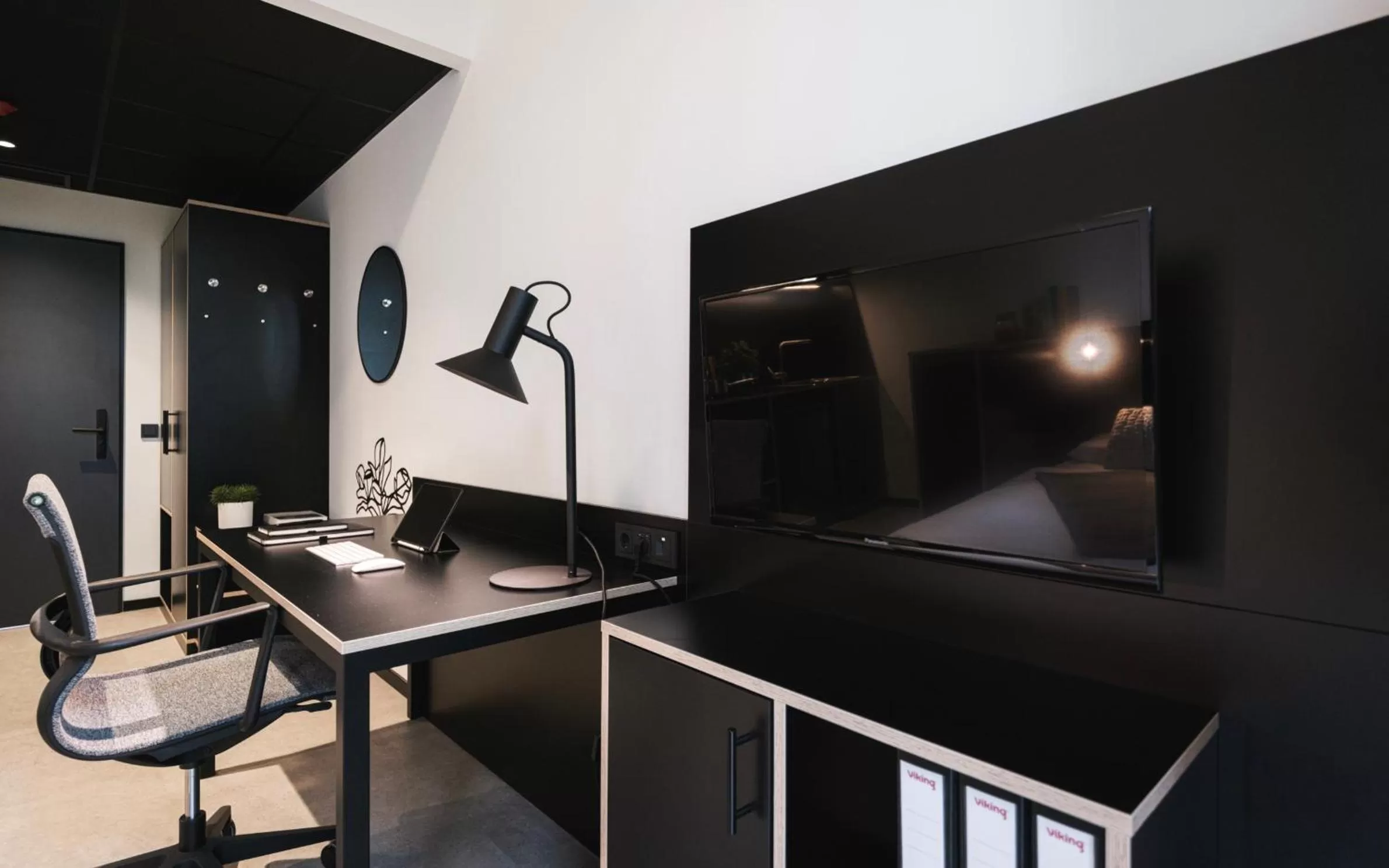 TV and multimedia in MoLiving - Design Hotel & Apartments Düsseldorf-Neuss