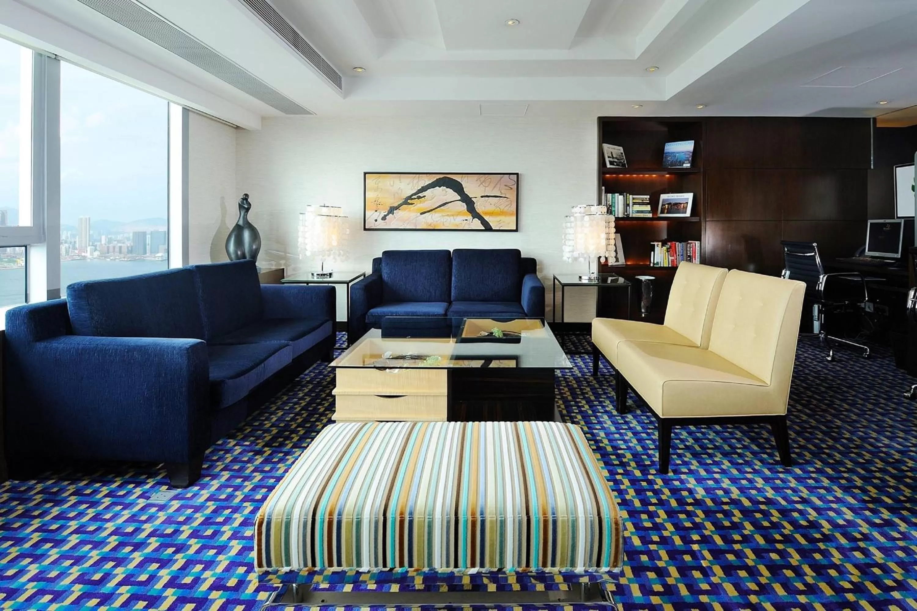 Lounge or bar in Courtyard by Marriott Hong Kong