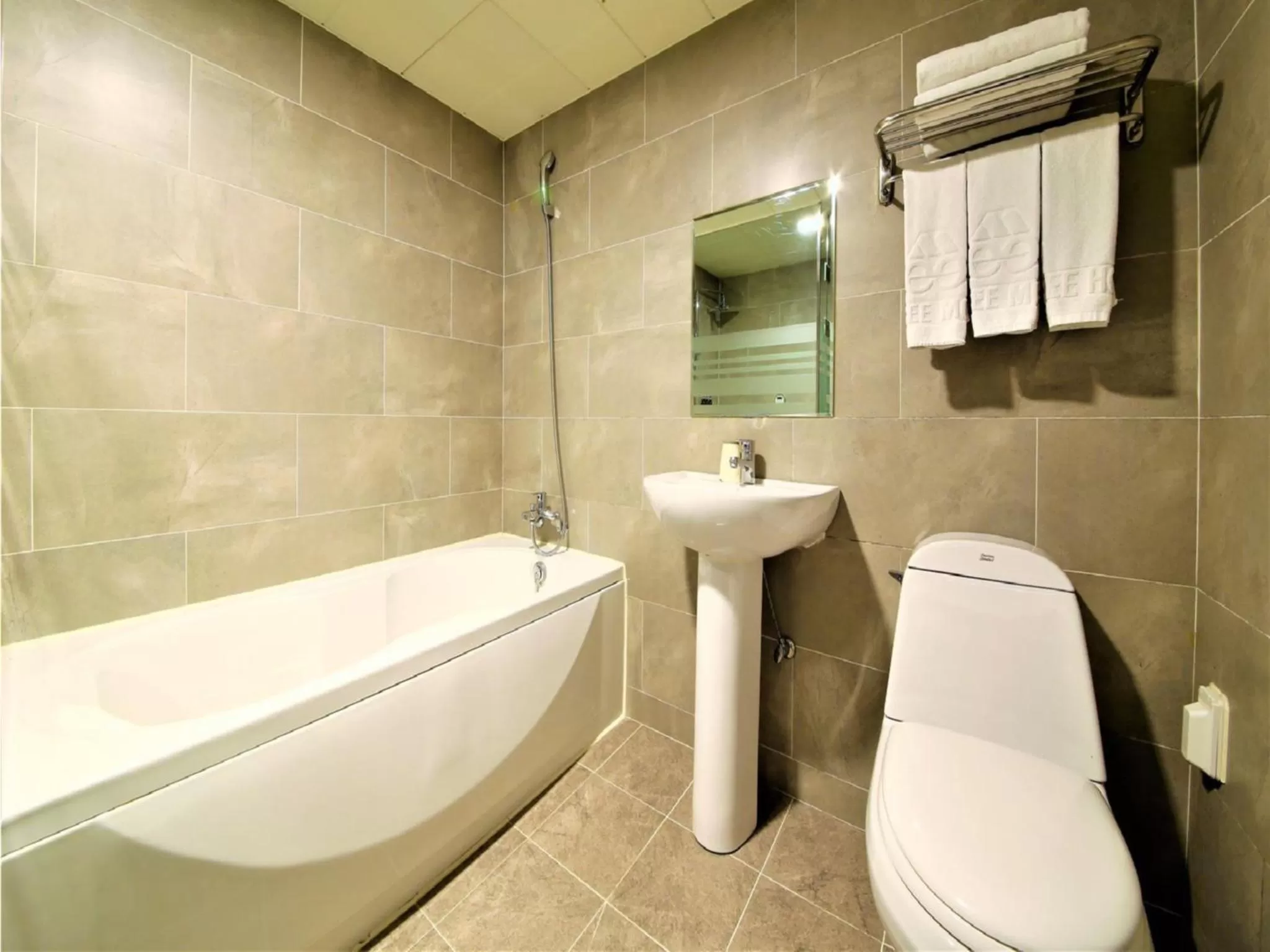 Toilet in Elysee Hotel