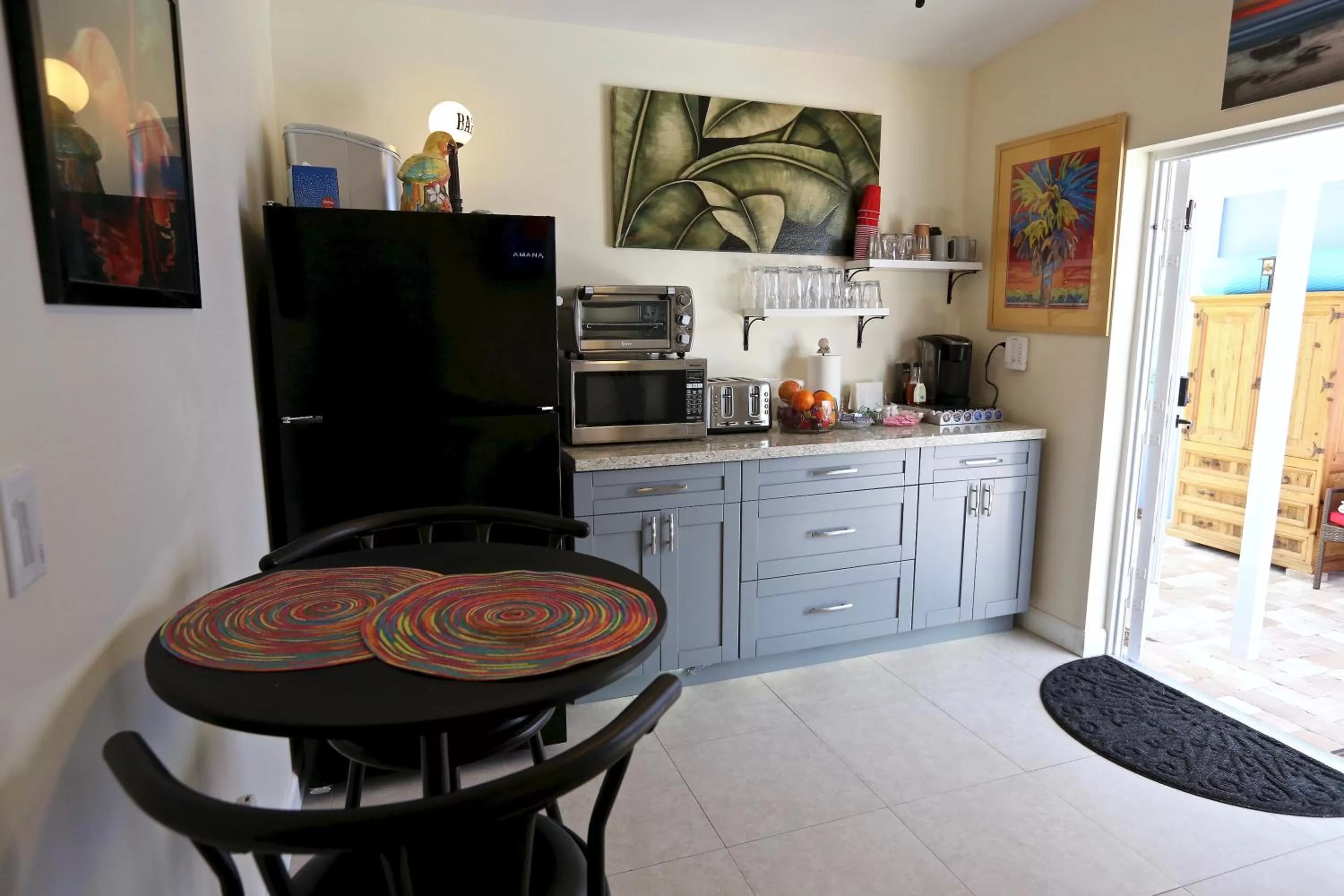 Breakfast, Kitchen/Kitchenette in Fantasy Island Inn, Caters to Men