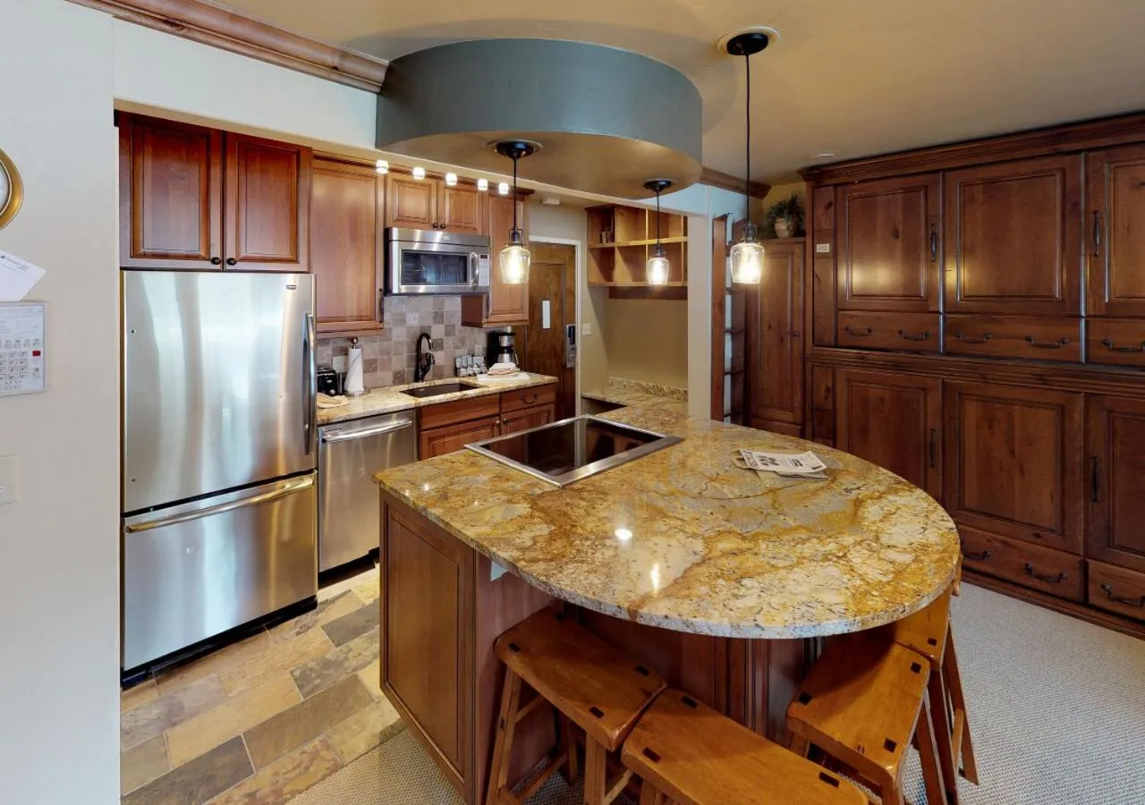 Kitchen or kitchenette in Manor Vail Lodge
