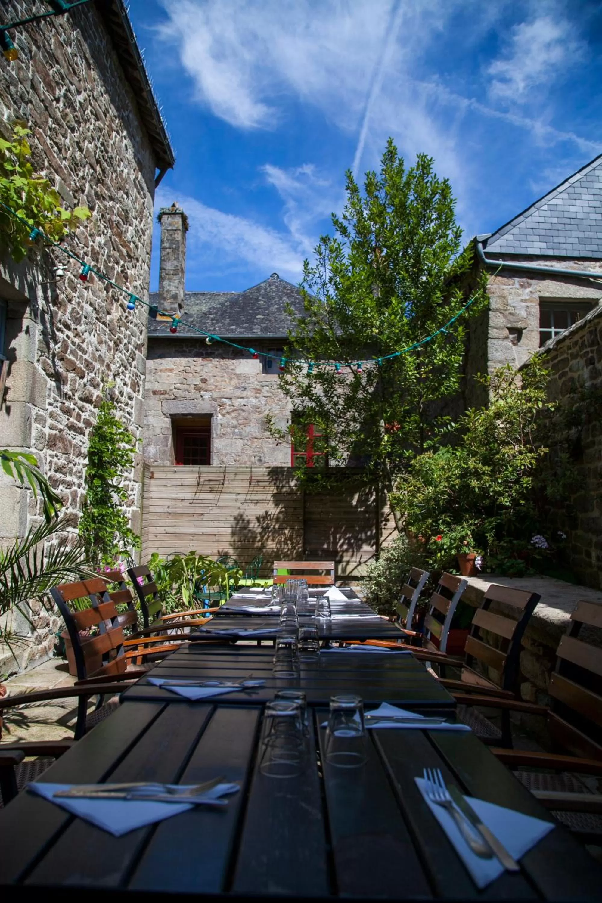 Property building in Chambres Aux Sabots Rouges