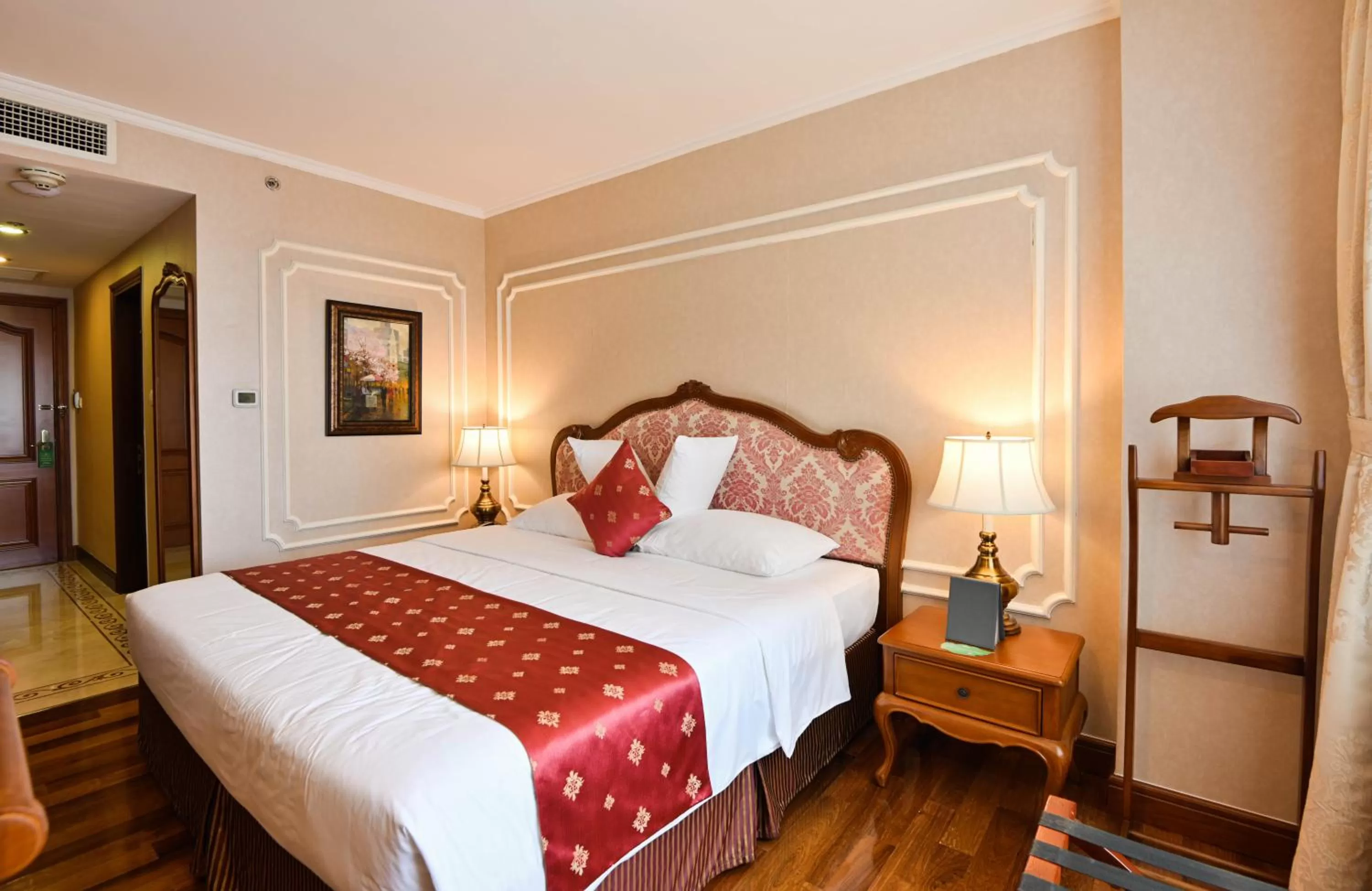 Bedroom, Bed in Hotel Grand Saigon