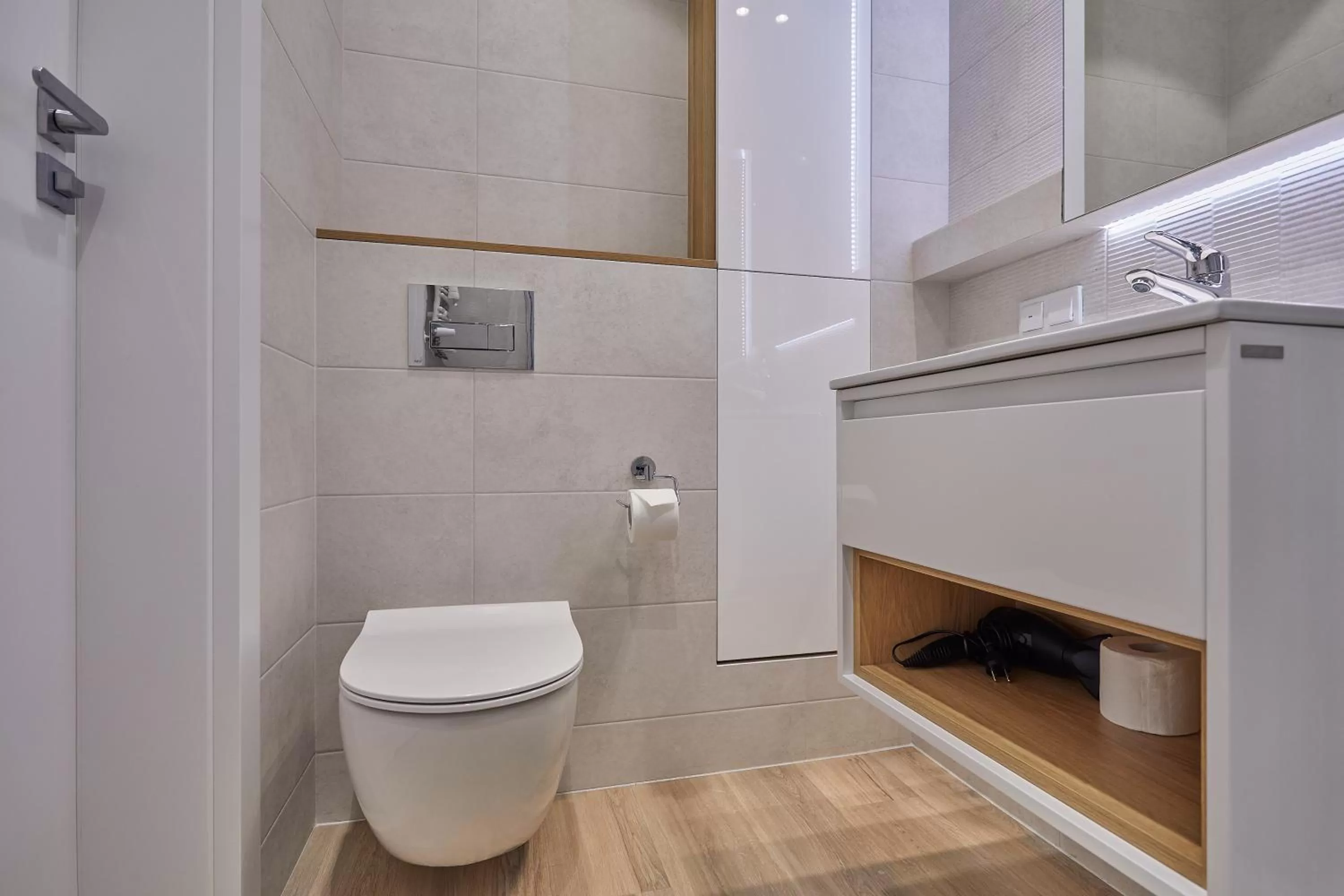 Shower in RAJSKA 3 by PI Apartments