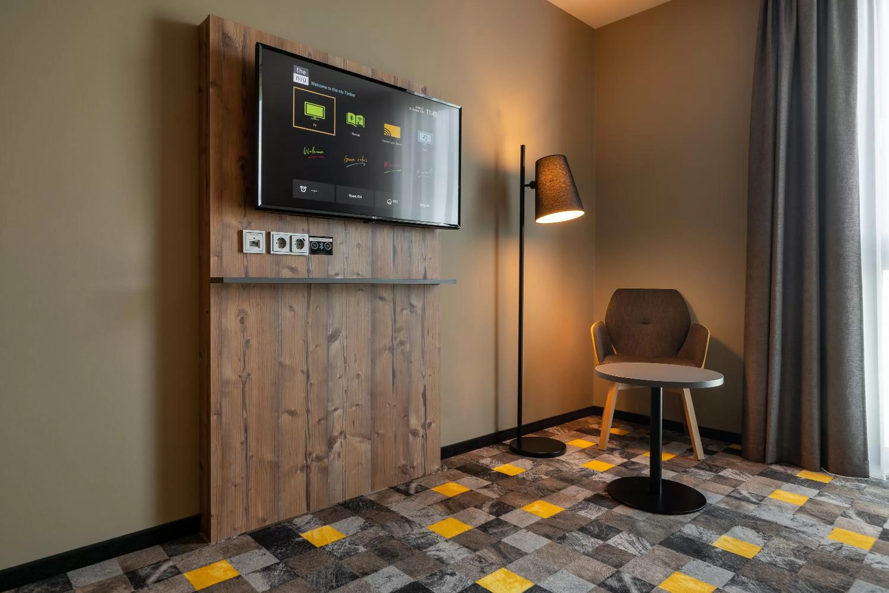 TV and multimedia, Bed in Holiday Inn - the niu, Timber Esslingen by IHG