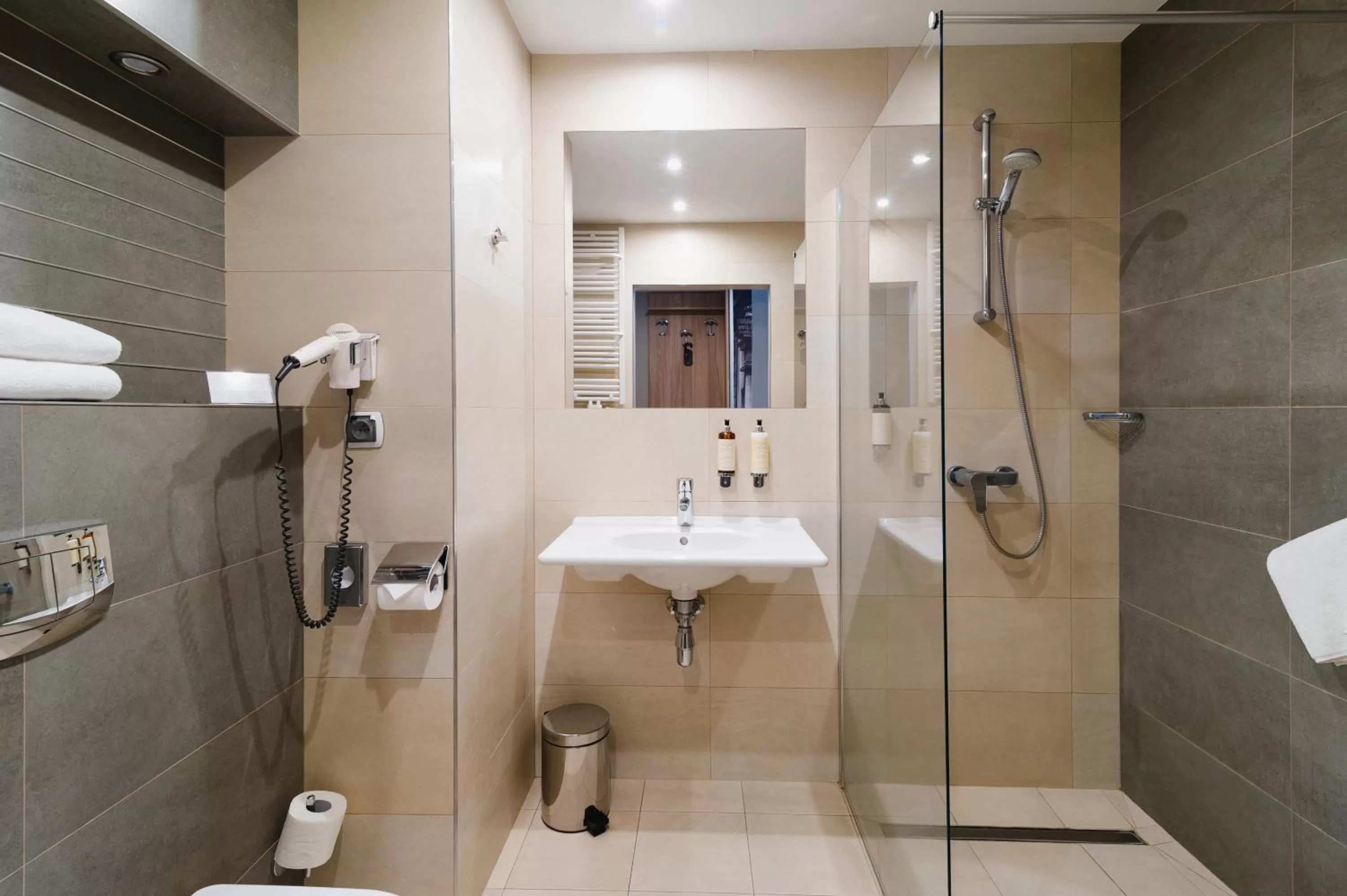 Shower in Focus Hotel Premium Elbląg