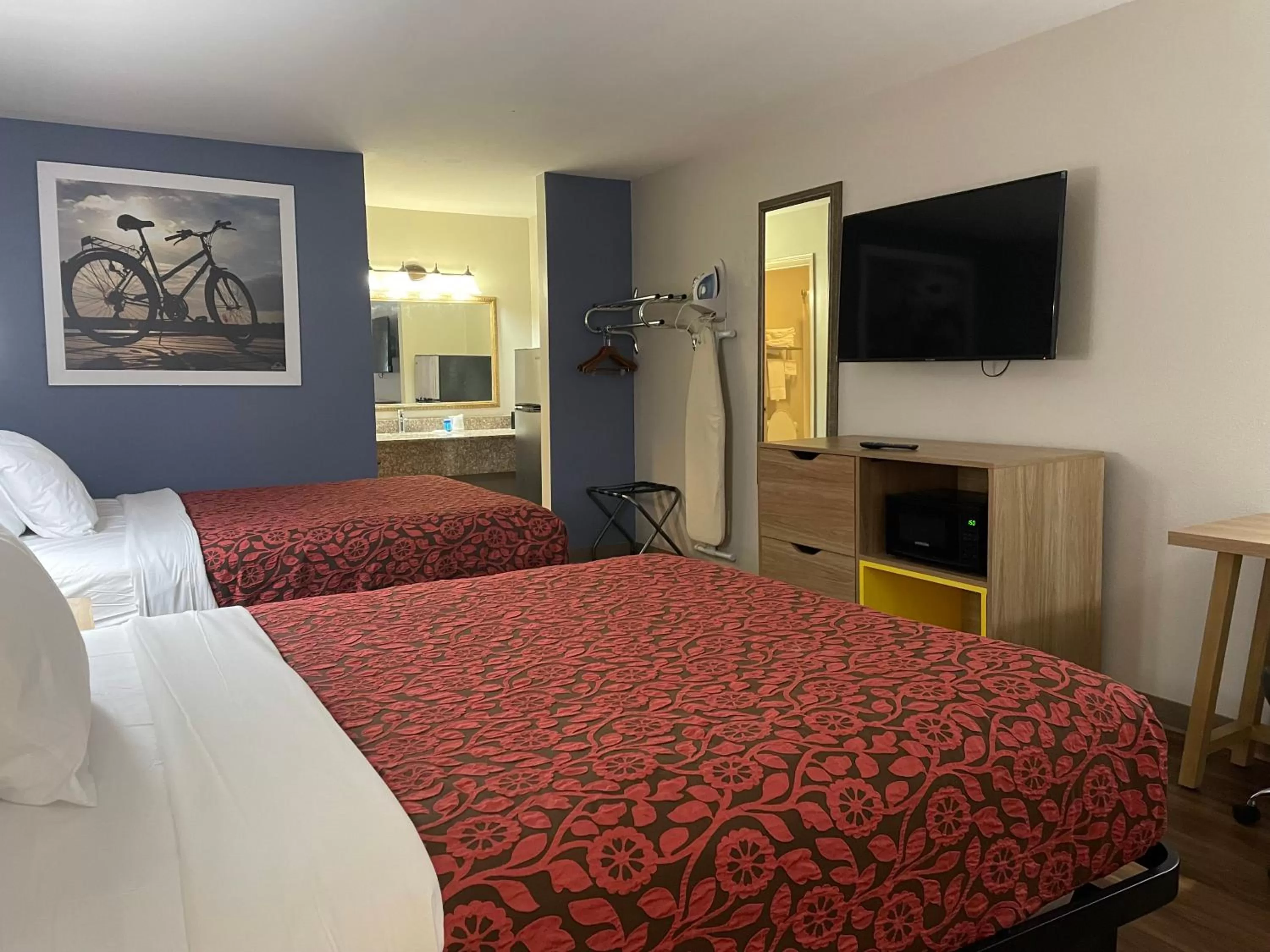 Bedroom, Bed in Days Inn by Wyndham Portland/Corpus Christi