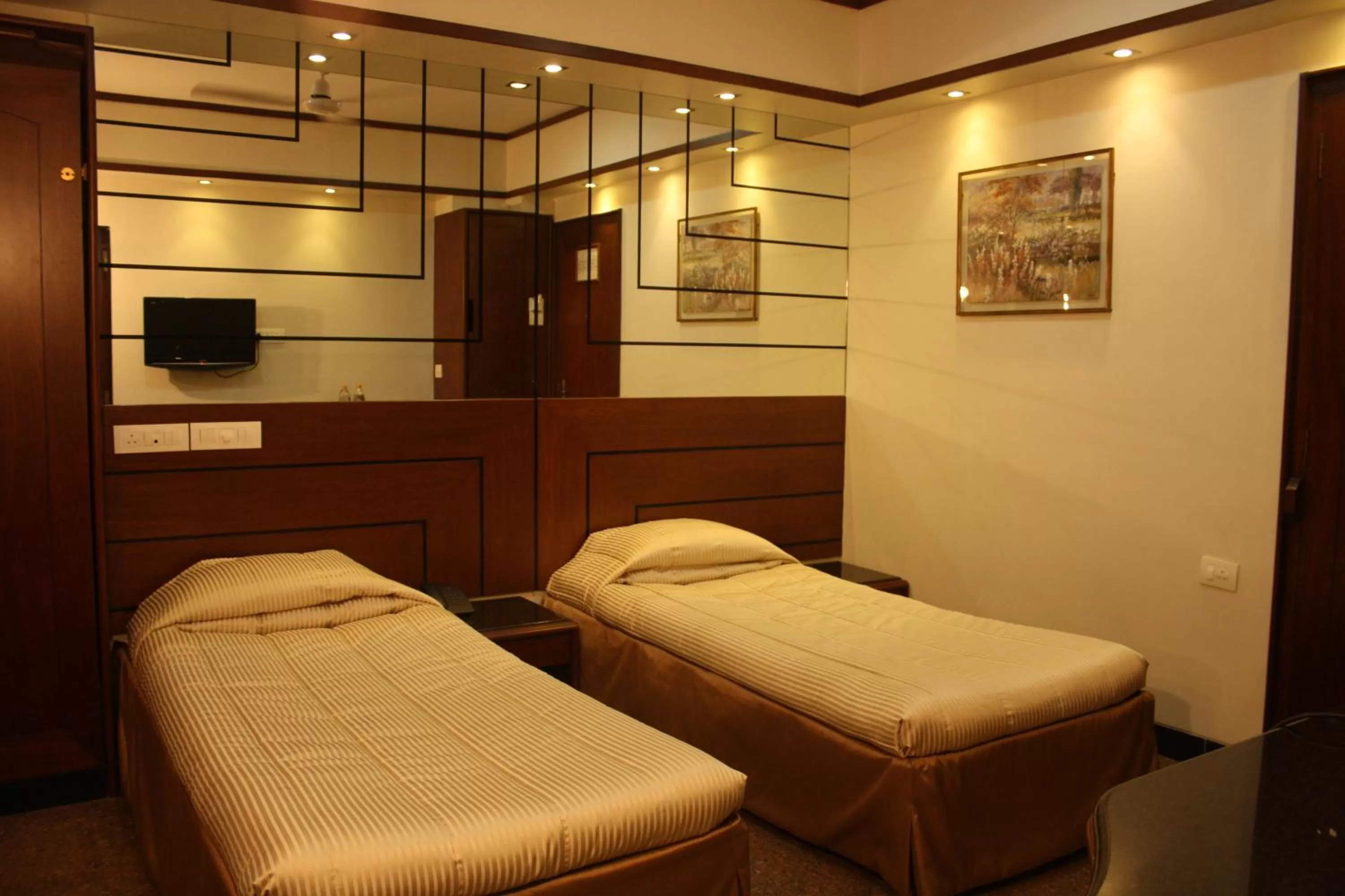 Bed in Hotel Karl Residency