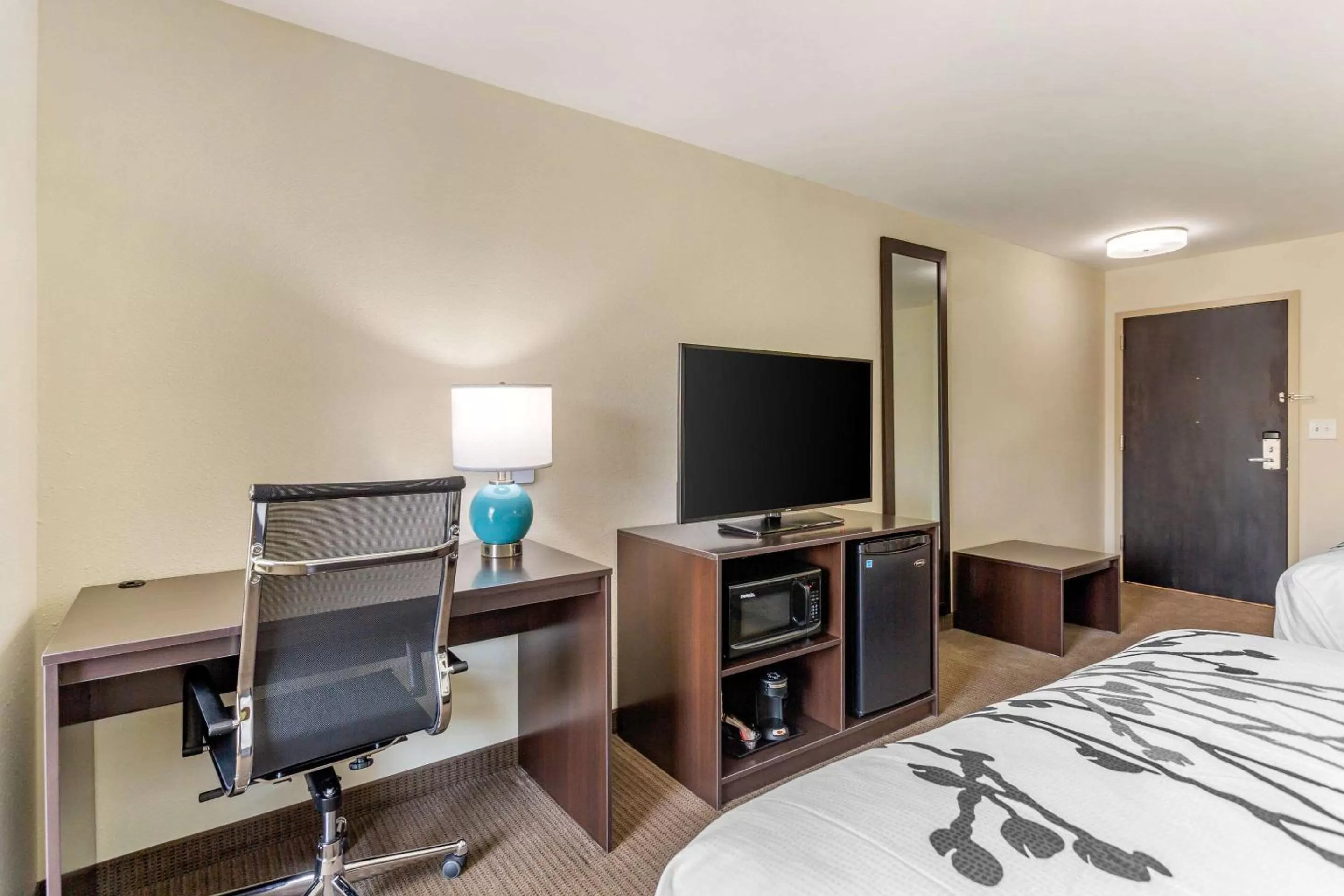 Photo of the whole room, Bed in Sleep Inn & Suites Gallatin - Nashville Metro
