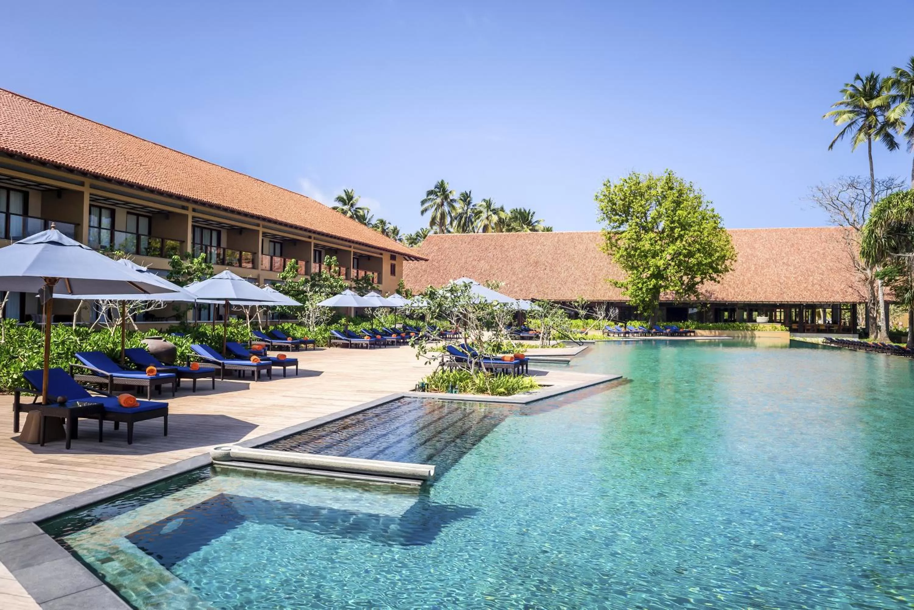 Swimming pool in Anantara Kalutara Resort