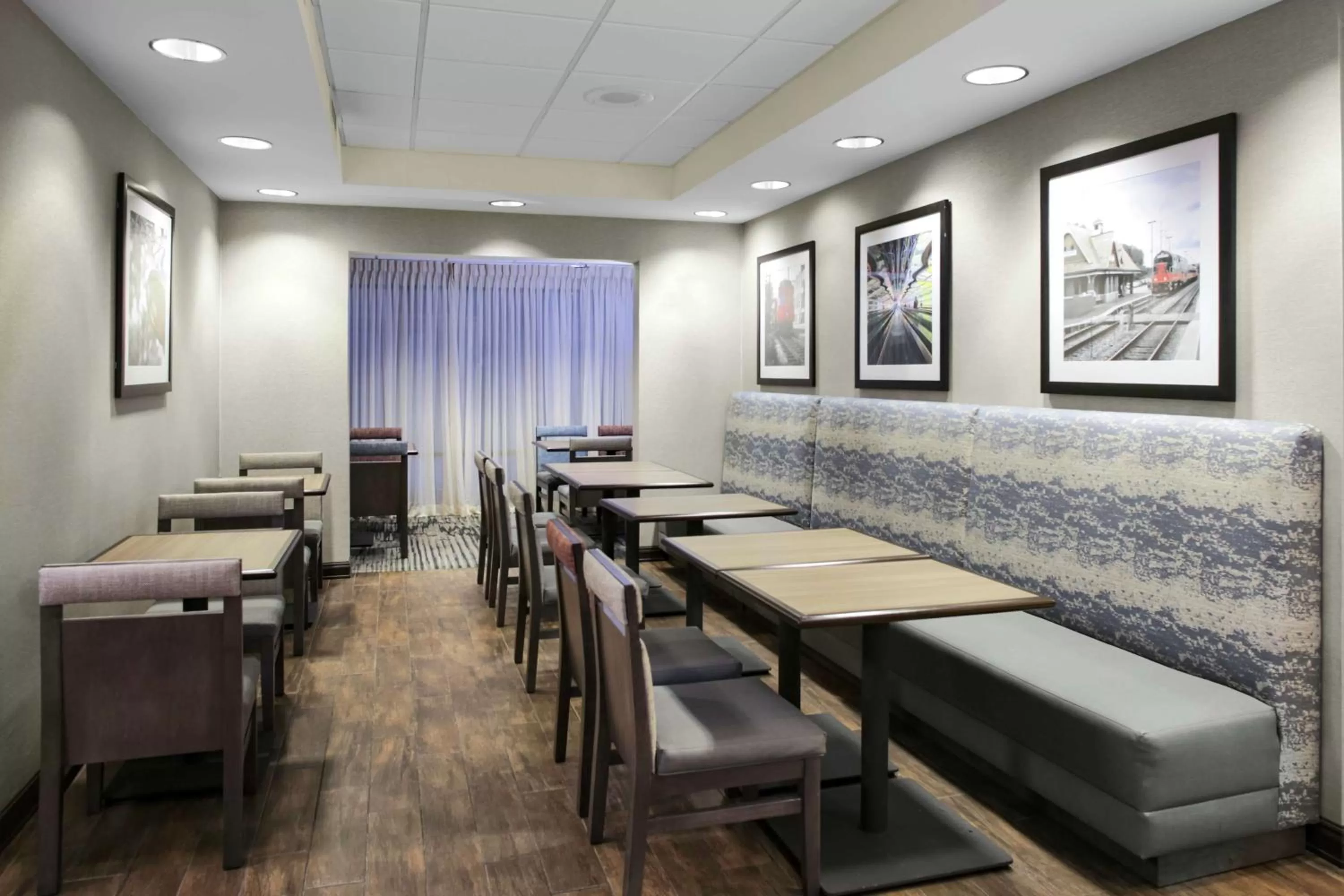 Dining area, Restaurant/Places to Eat in Hampton Inn Chicago Elgin/I-90