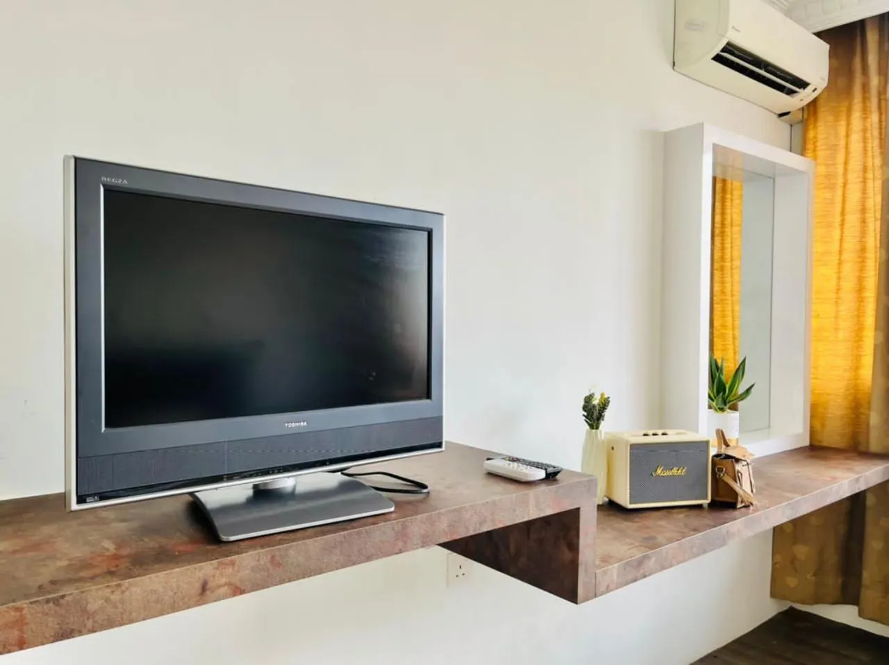 TV and multimedia, TV/Entertainment Center in M1 City Center Hotel & Suites 