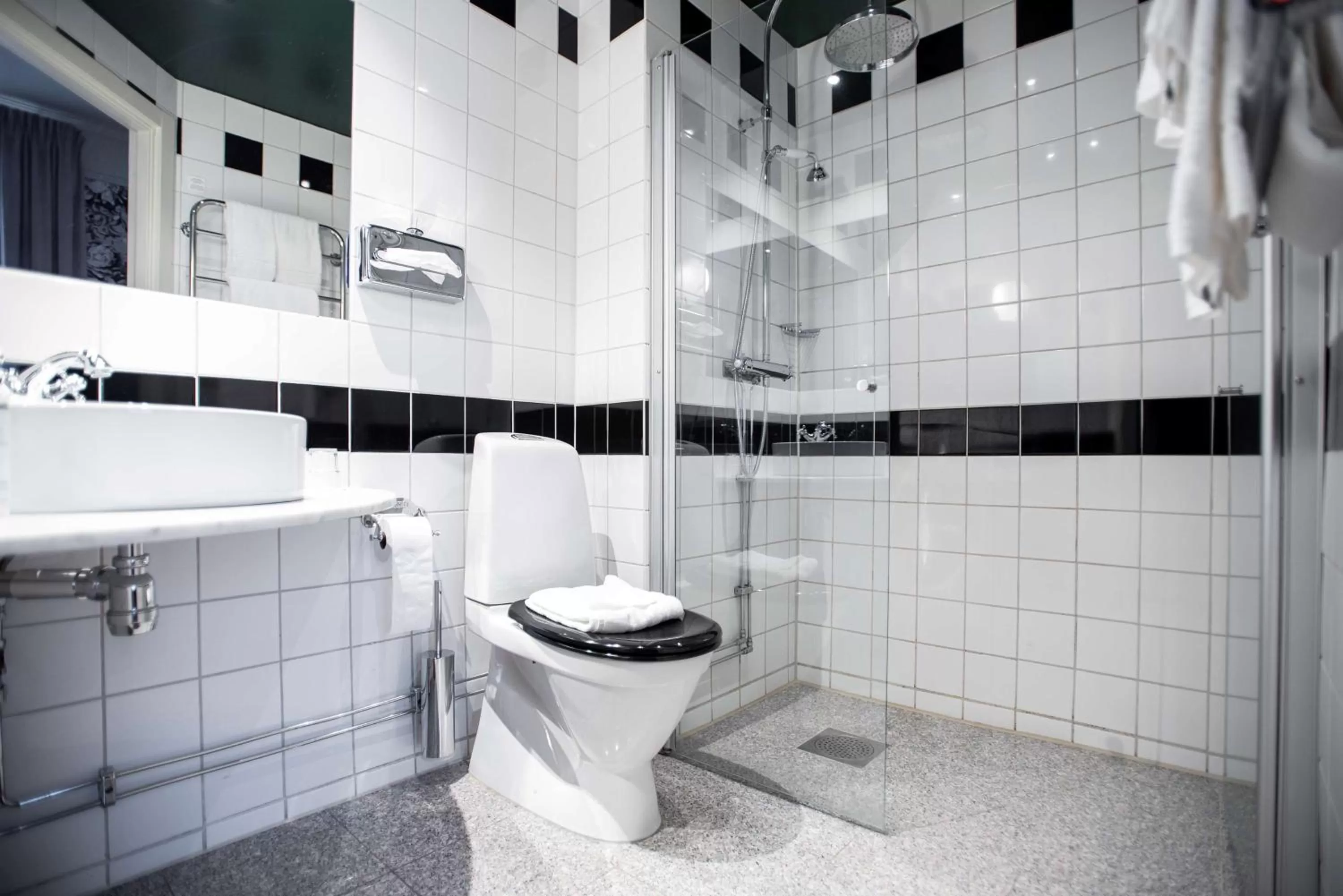 Shower in The Vault Hotel, WorldHotels Crafted