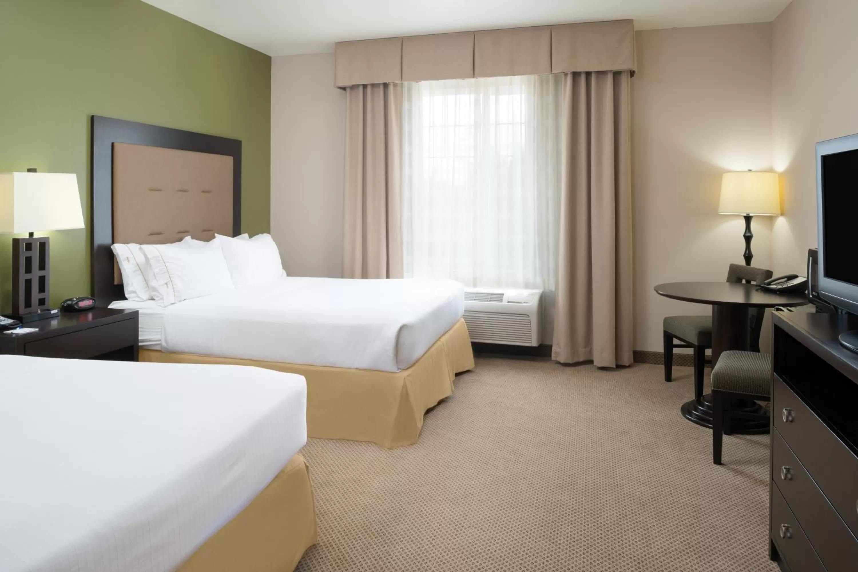 Bed in Holiday Inn Express Hotel & Suites North Sequim by IHG