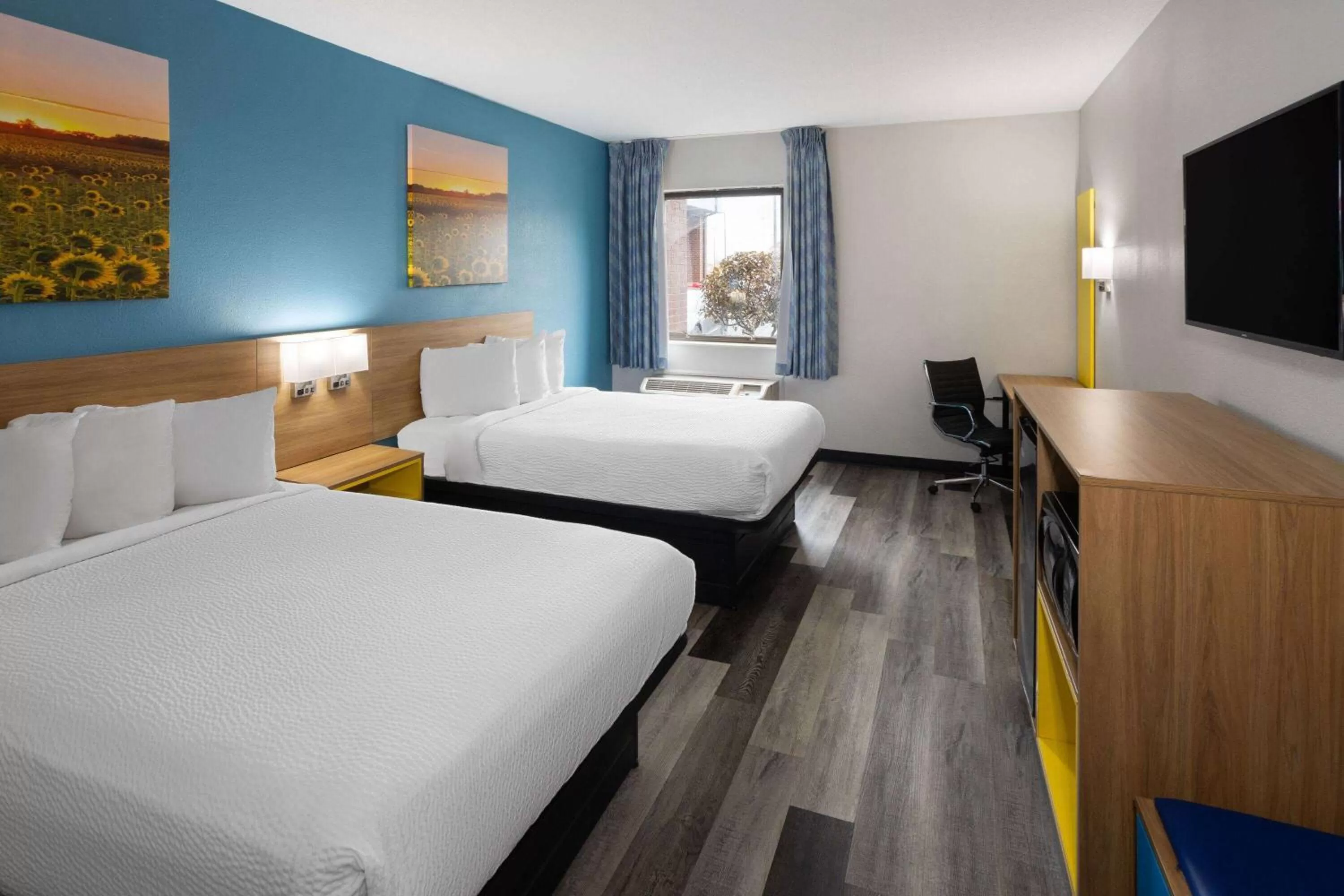 Photo of the whole room, Bed in Days Inn & Suites by Wyndham Northwest Indianapolis