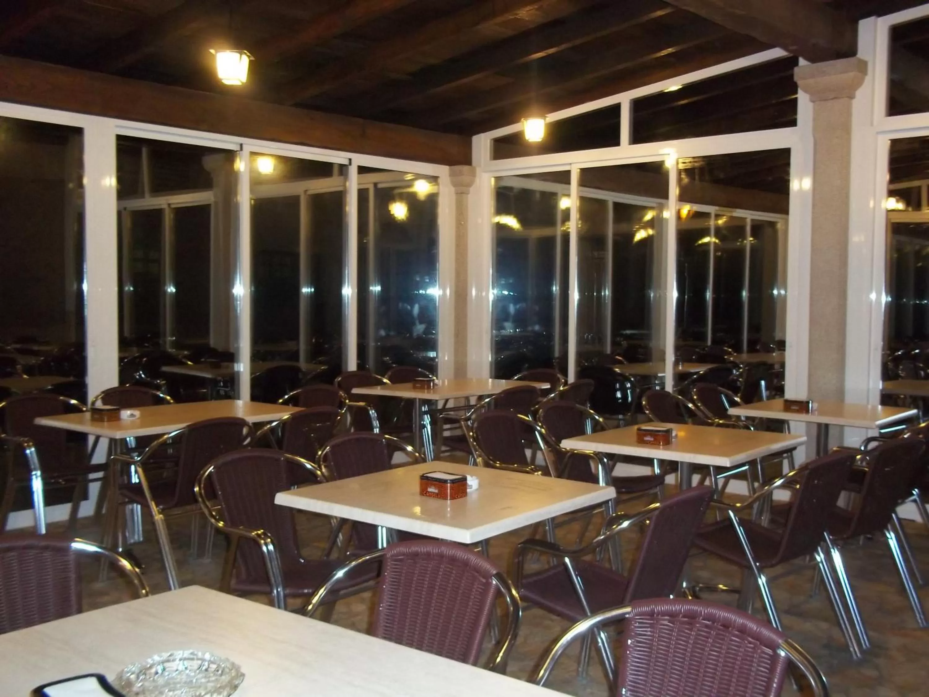 Restaurant/Places to Eat in Hotel Suiza