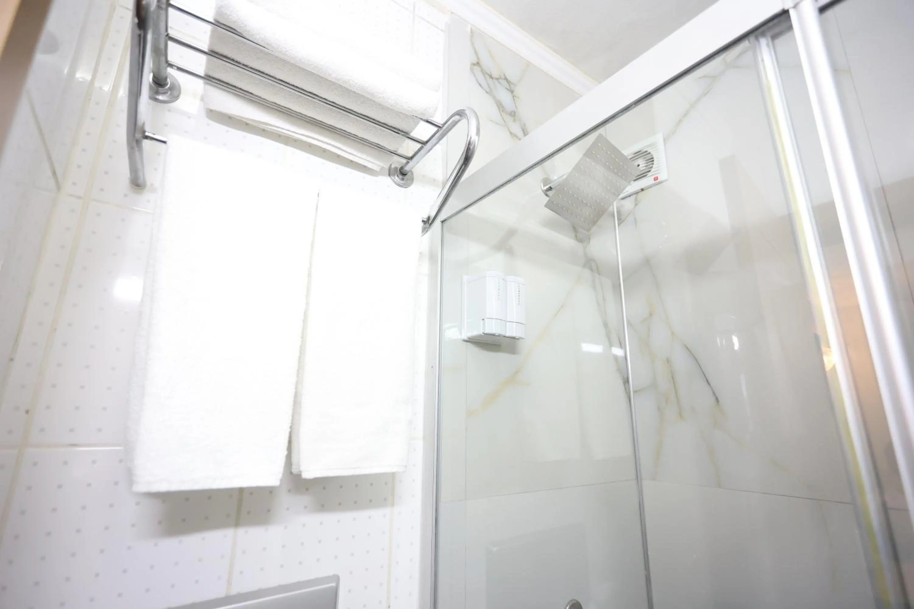 Bathroom in Arven Hotel