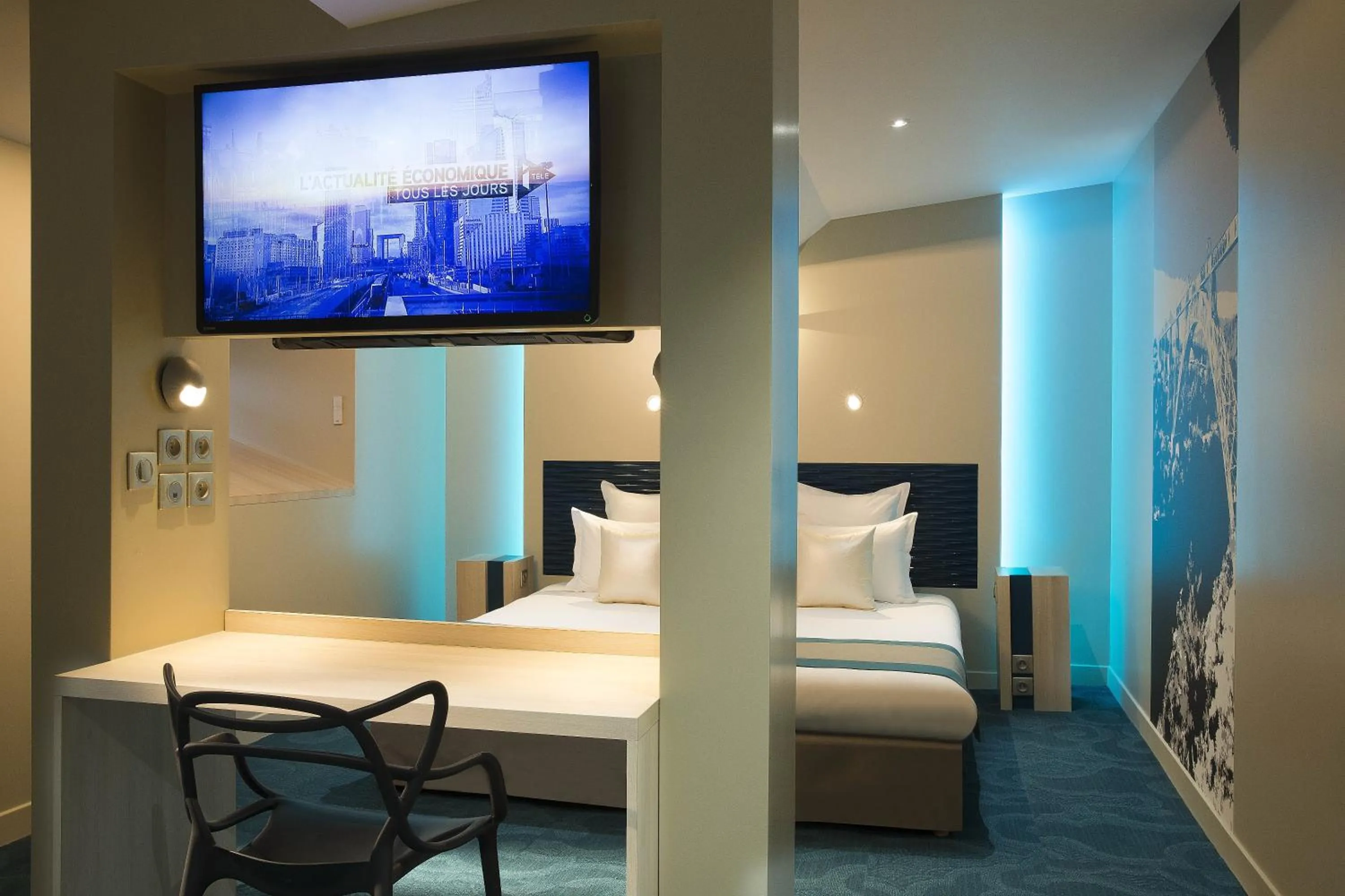 TV and multimedia, Bed in Hôtel Brésil Opéra SPA