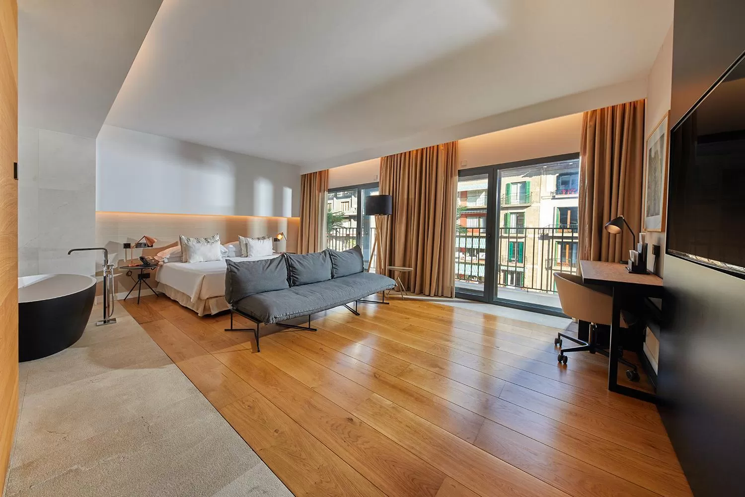 Photo of the whole room, Bed in Nakar Hotel