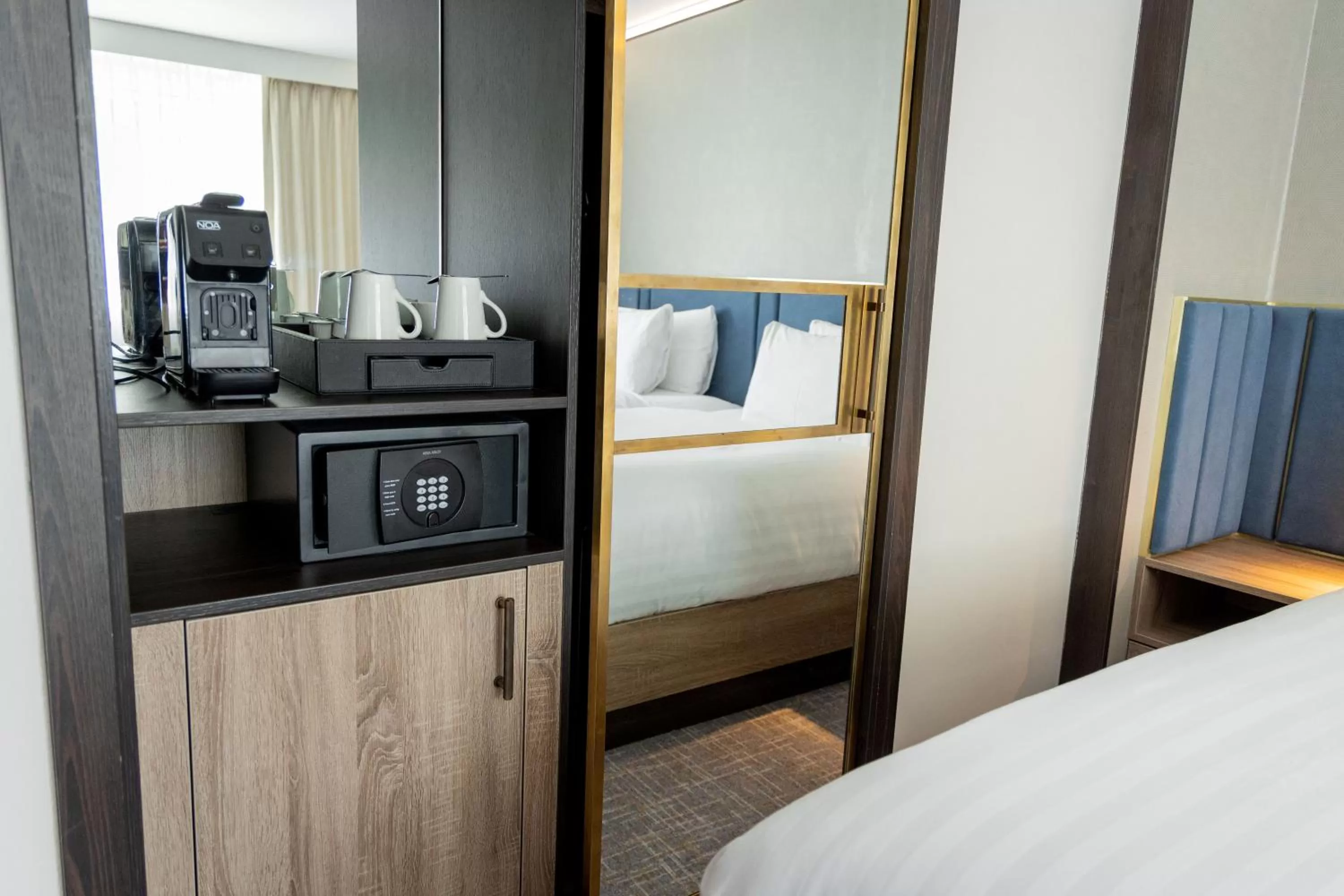 Coffee/tea facilities, Bed in Marks Tey Hotel Colchester