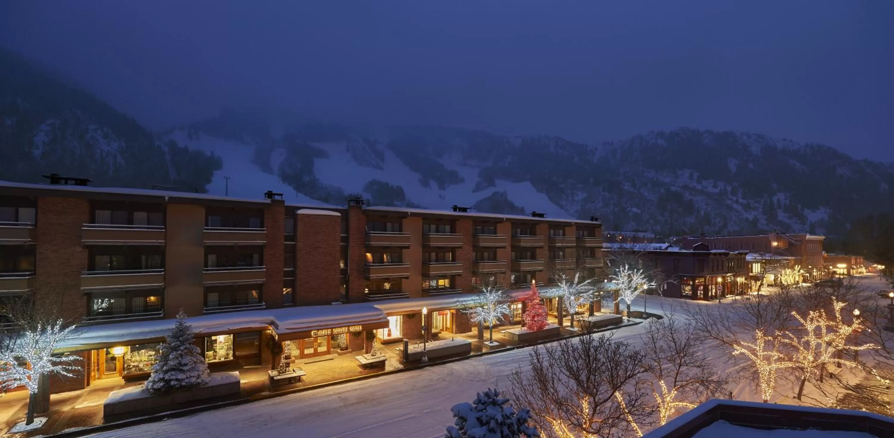 Facade/entrance in Aspen Square Condominium Hotel