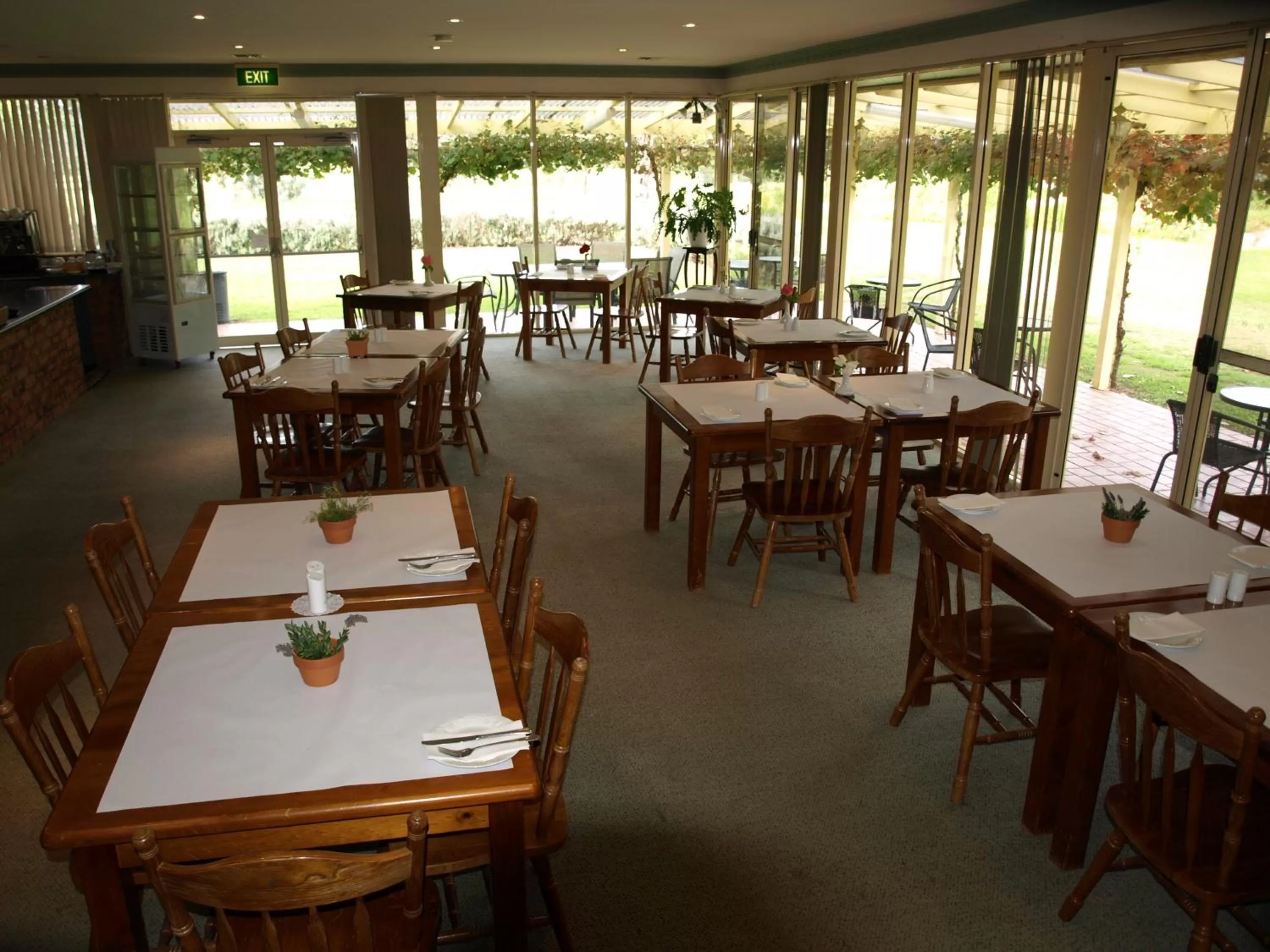 Restaurant/places to eat in Civic Motor Inn