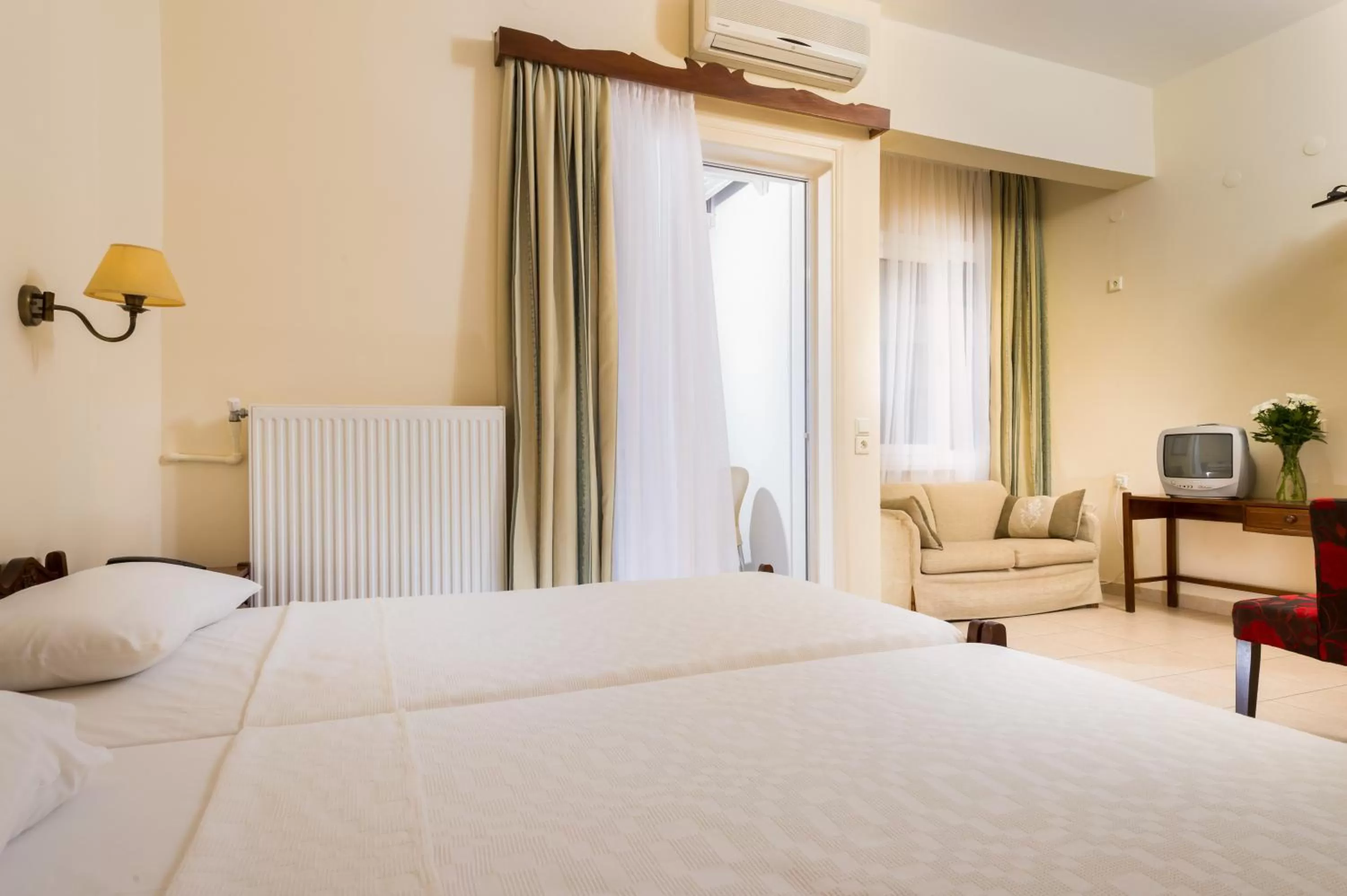 Bed in Ikaros Art Hotel