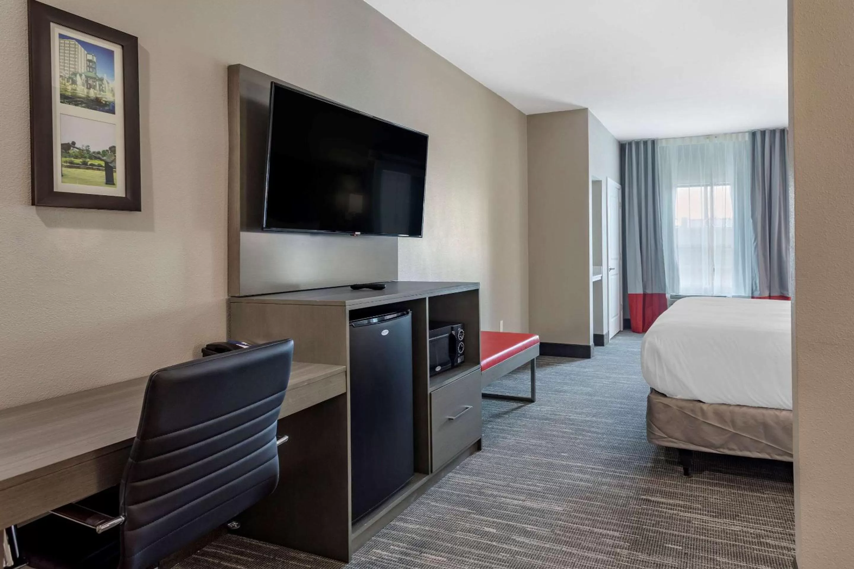 TV and multimedia, Bed in Comfort Inn & Suites