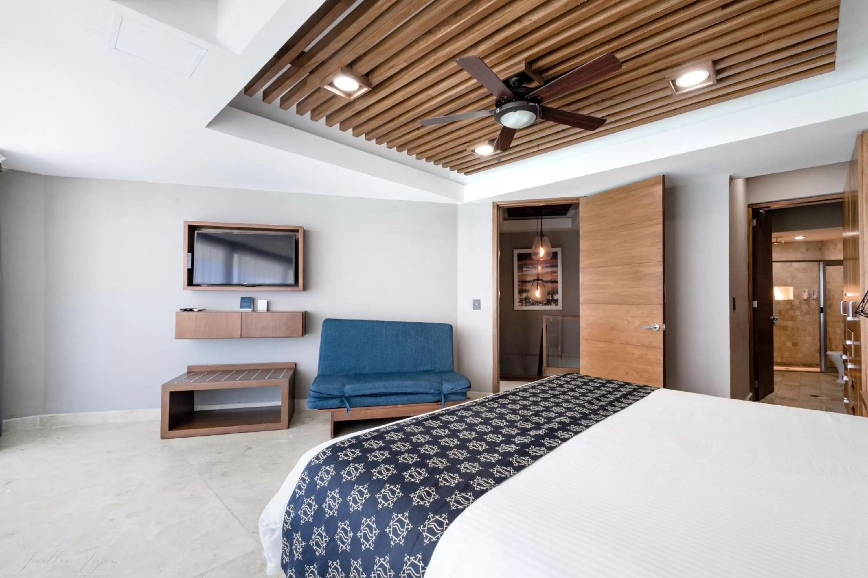 Bed in Ocean Dream Cancun by GuruHotel