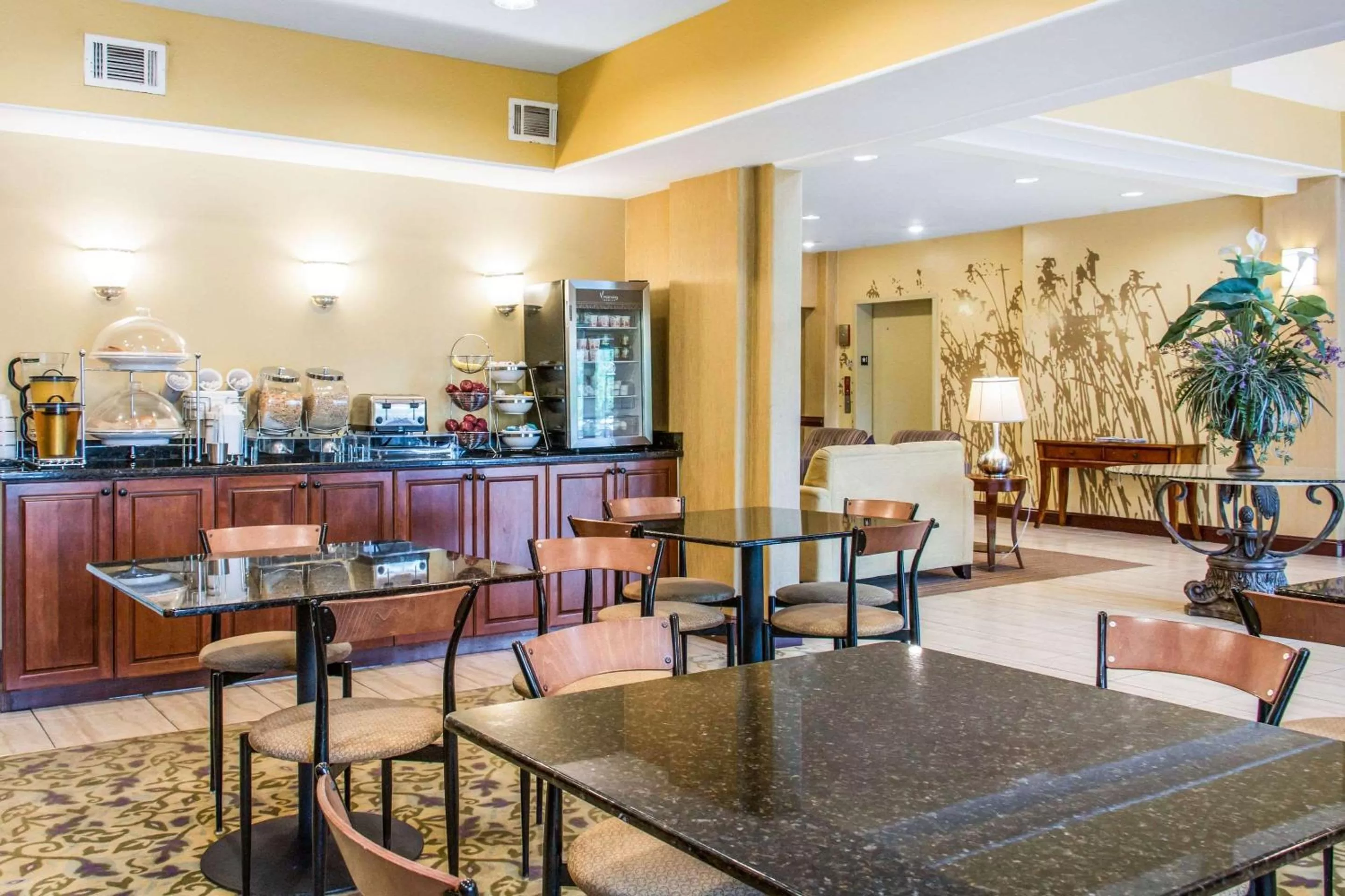 Restaurant/places to eat in Sleep Inn & Suites Pooler